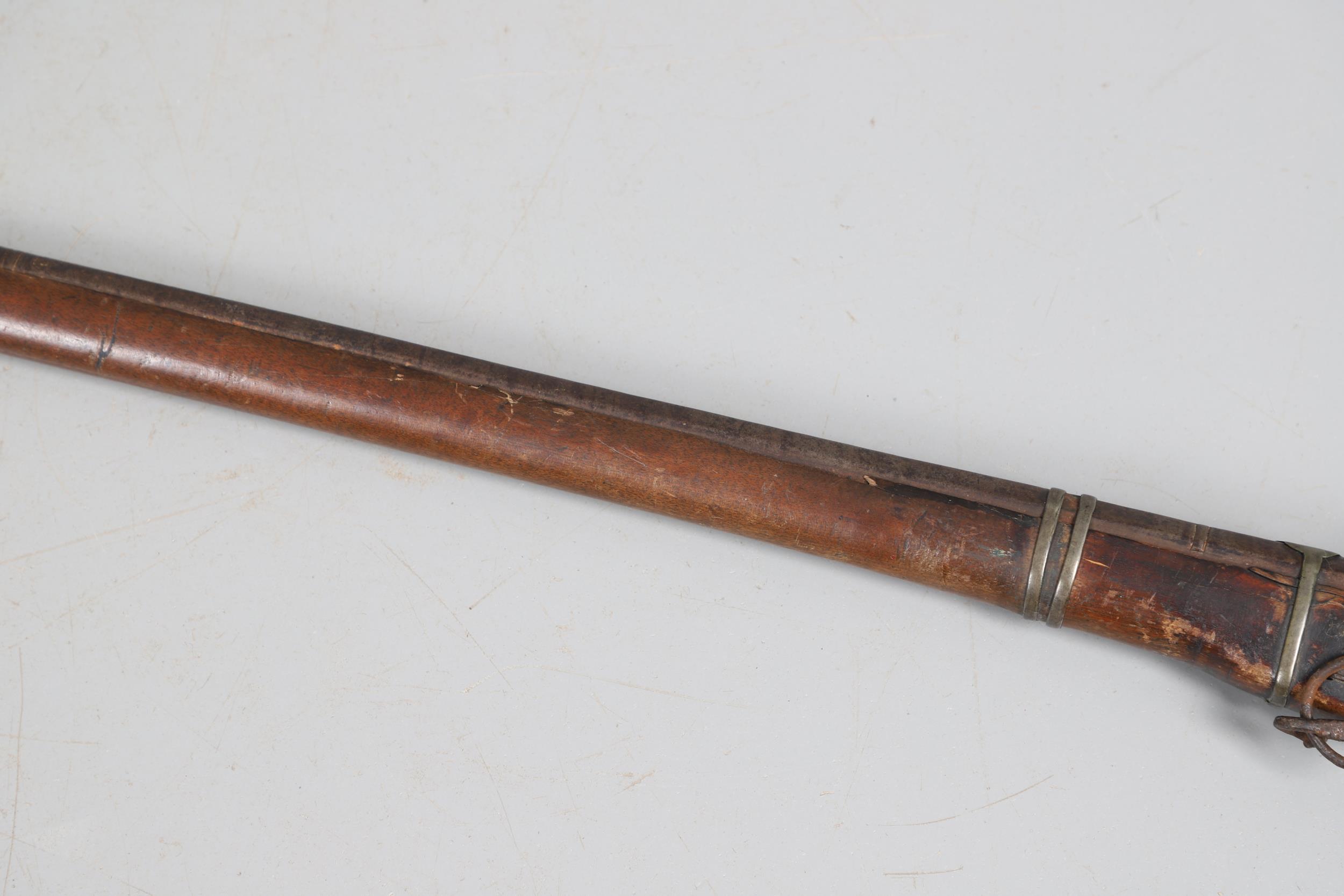 A 19TH CENTURY MATCHLOCK LONG GUN. - Image 11 of 25
