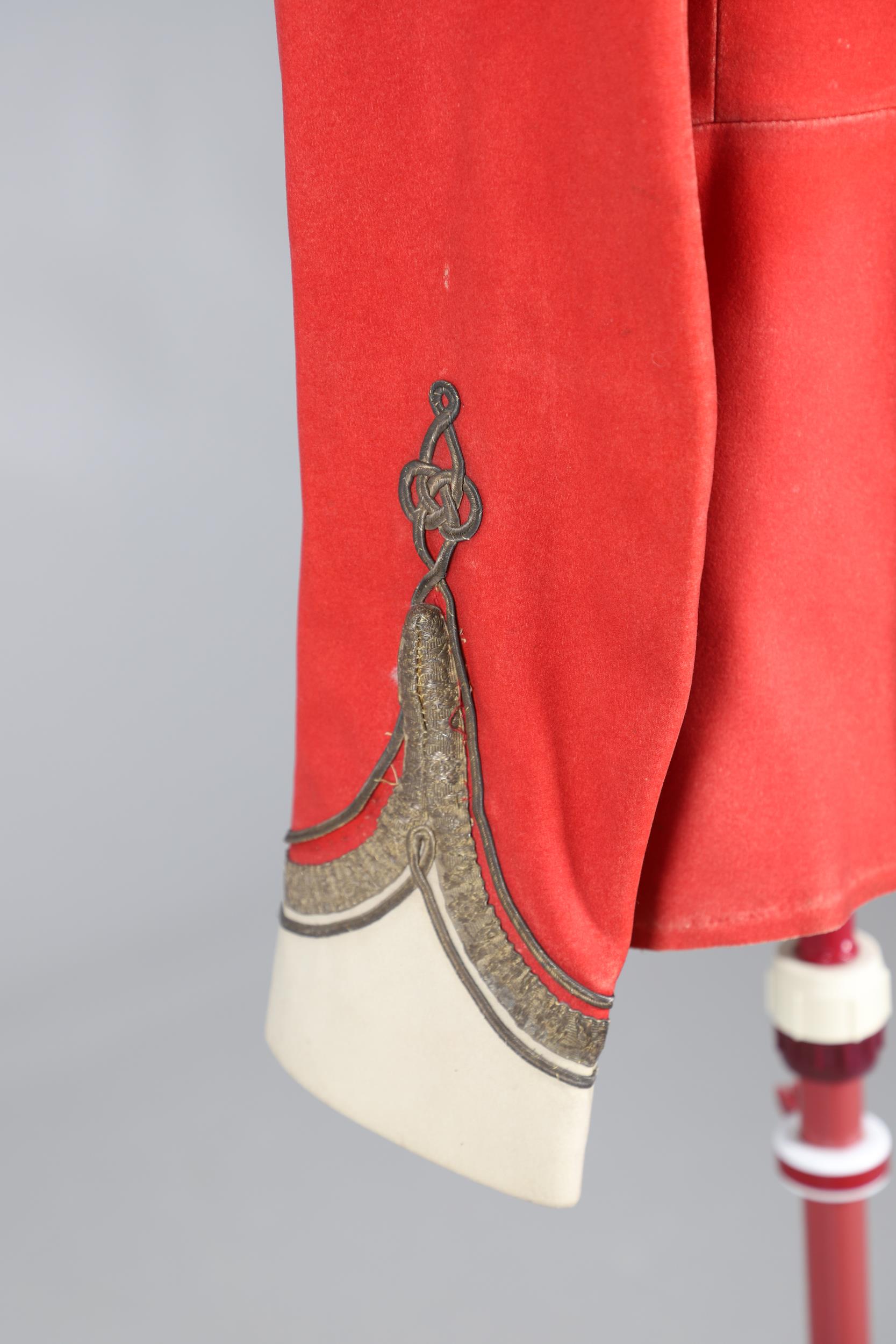 AN EARLY 20TH CENTURY SCARLET TUNIC FOR THE WORCESTER REGIMENT. - Image 10 of 16