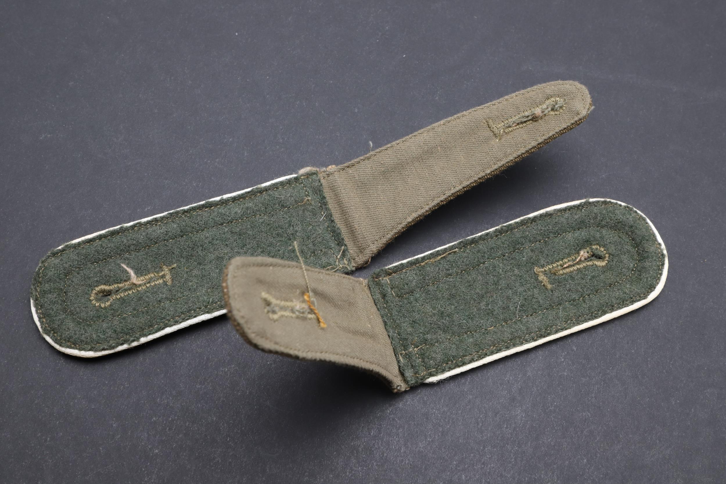 A PAIR OF SECOND WORLD WAR GERMAN ARMY AFRIKAKORPS INFANTRY NCO'S SHOULDER STRAPS. - Image 4 of 4