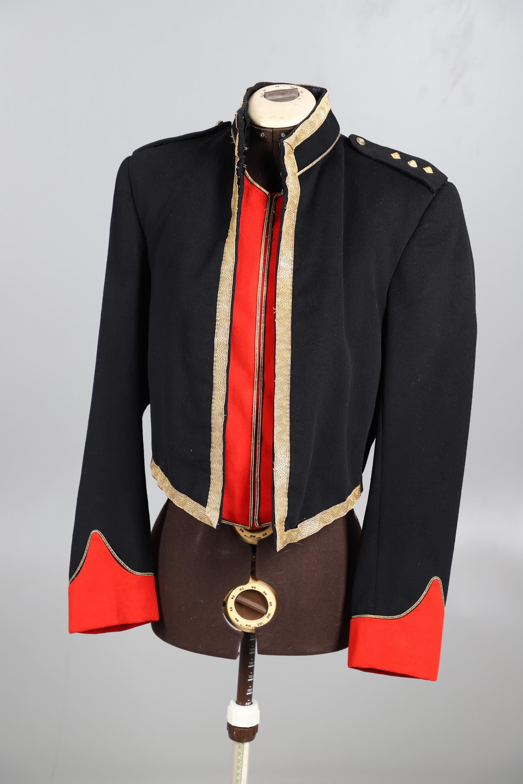 A POST SECOND WORLD WAR MESS JACKET AND BLUES UNIFORM FOR THE 15/19TH HUSSARS. - Bild 16 aus 34