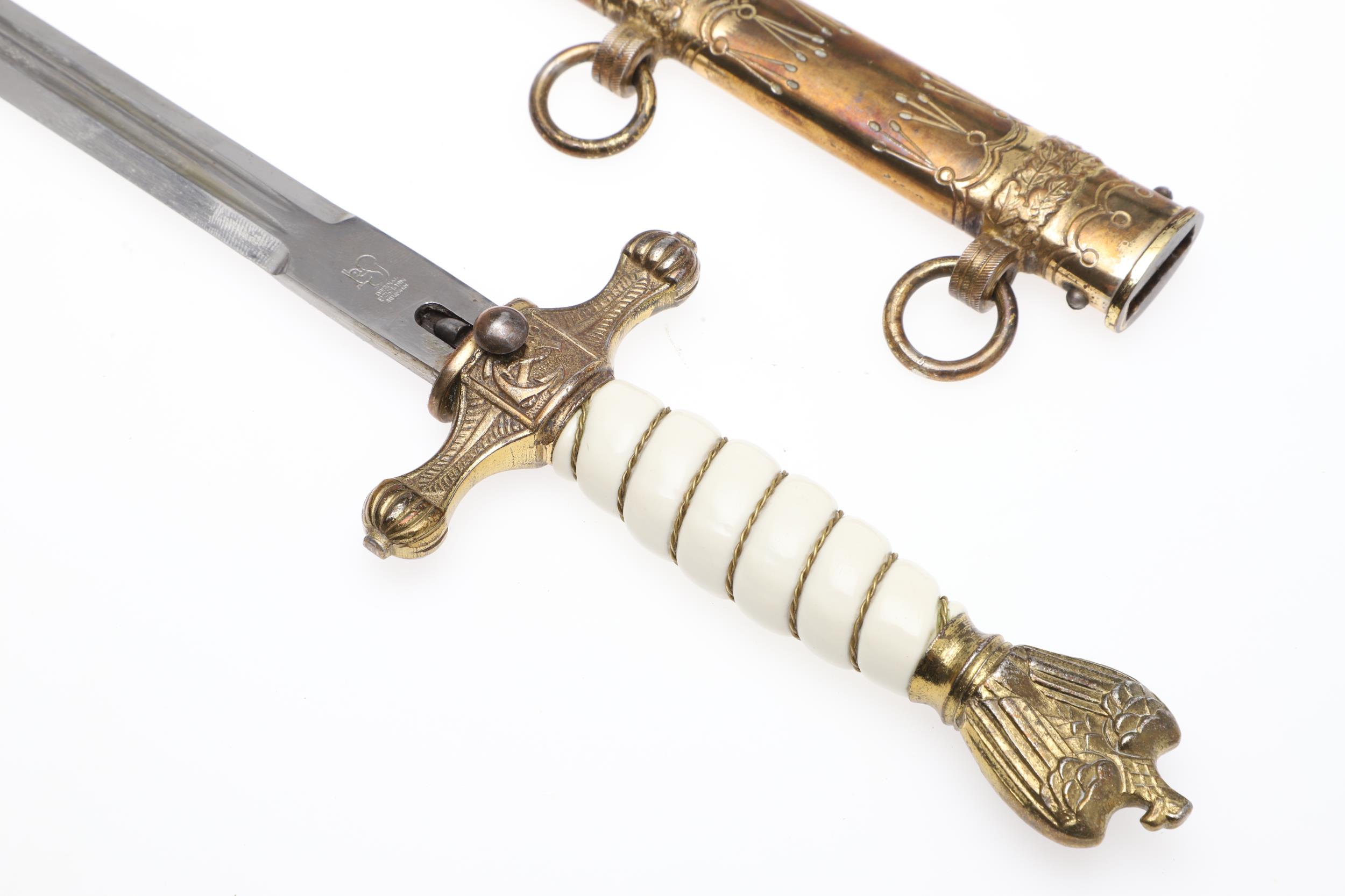 A SECOND WORLD WAR GERMAN KRIEGSMARINE DAGGER. - Image 7 of 10