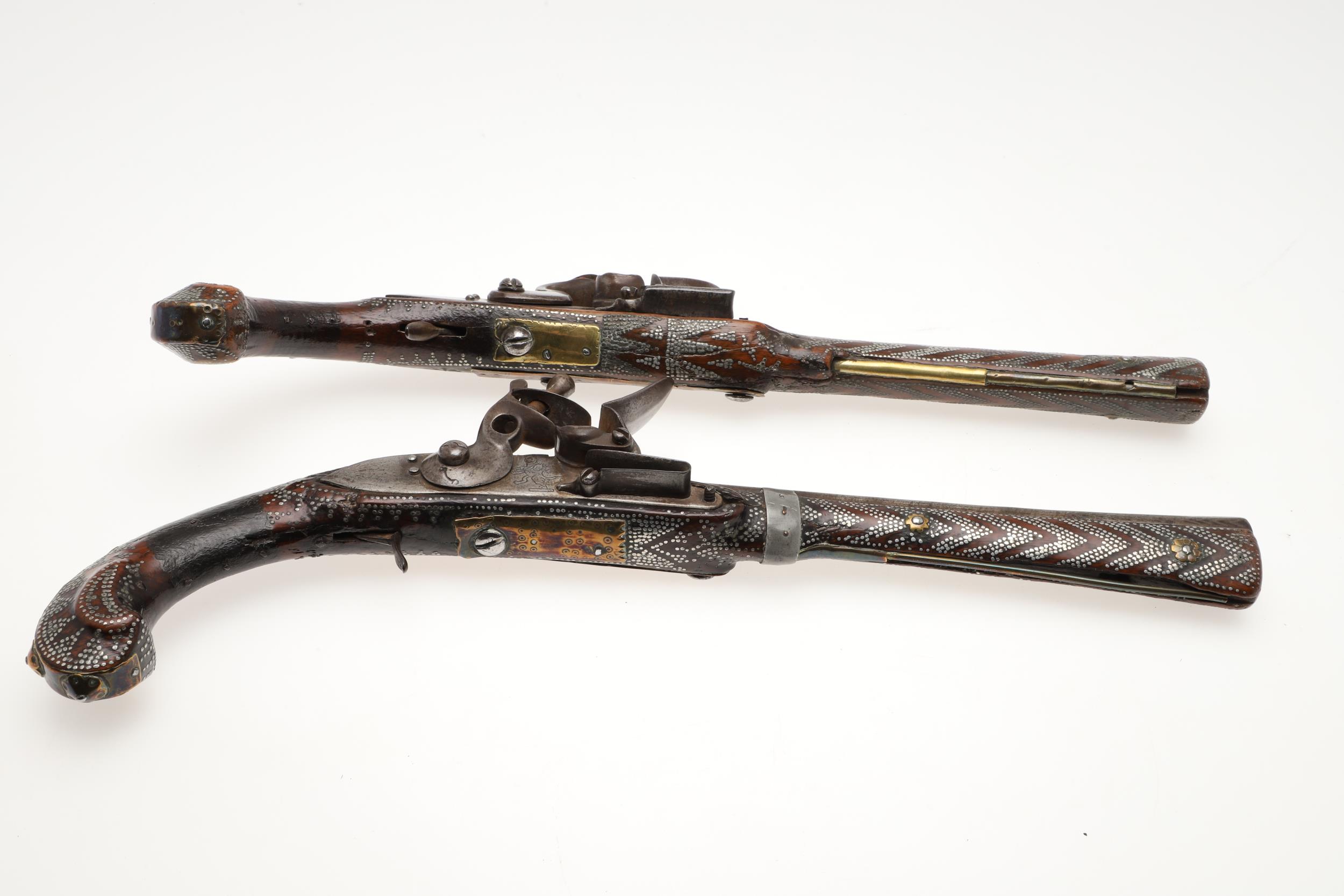 A PAIR OF DECORATED TURKISH FLINTLOCK PISTOLS. - Image 10 of 18