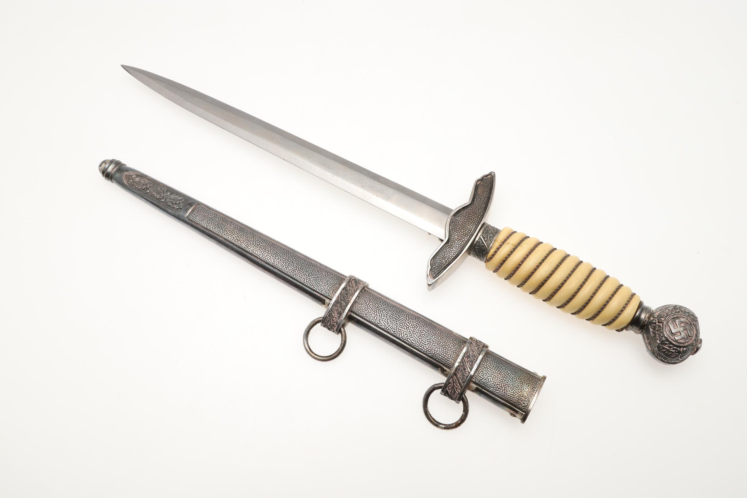 A SECOND WORLD WAR GERMAN LUFTWAFFE DAGGER AND SCABBARD. - Bild 5 aus 8