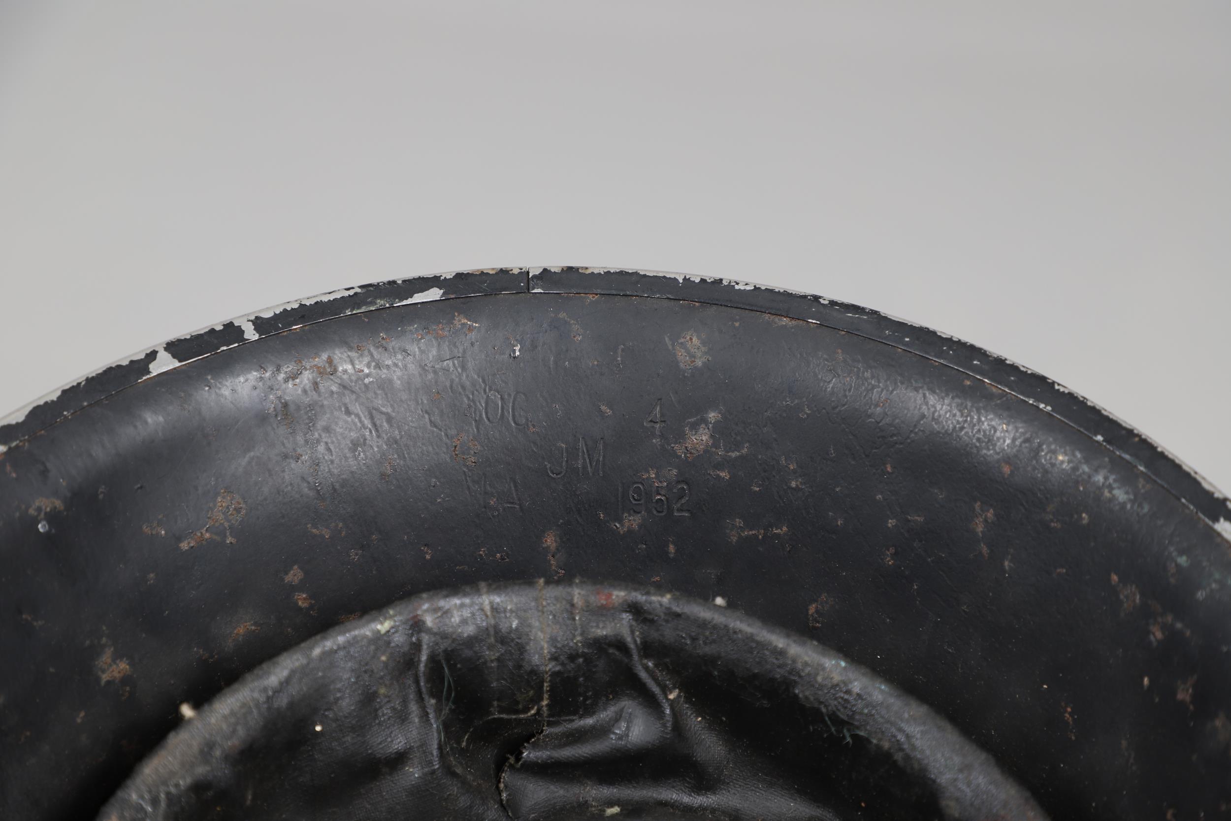 A COLLECTION OF SECOND WORLD WAR HOME FRONT HELMETS. - Image 13 of 17