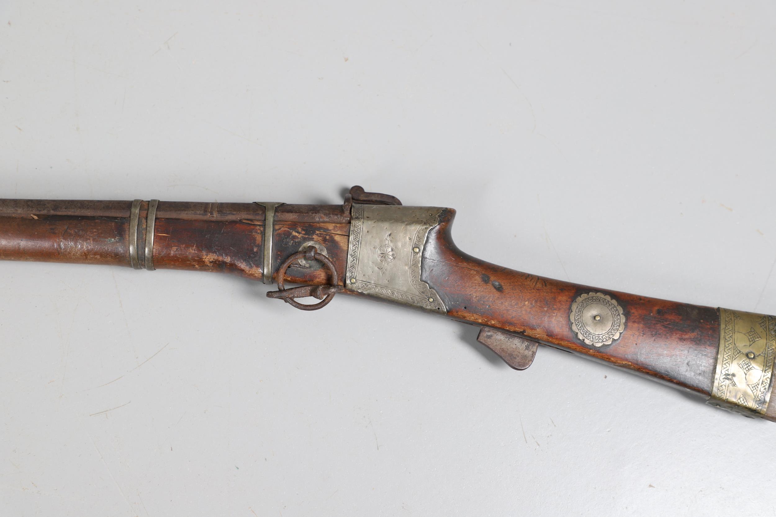 A 19TH CENTURY MATCHLOCK LONG GUN. - Image 13 of 25