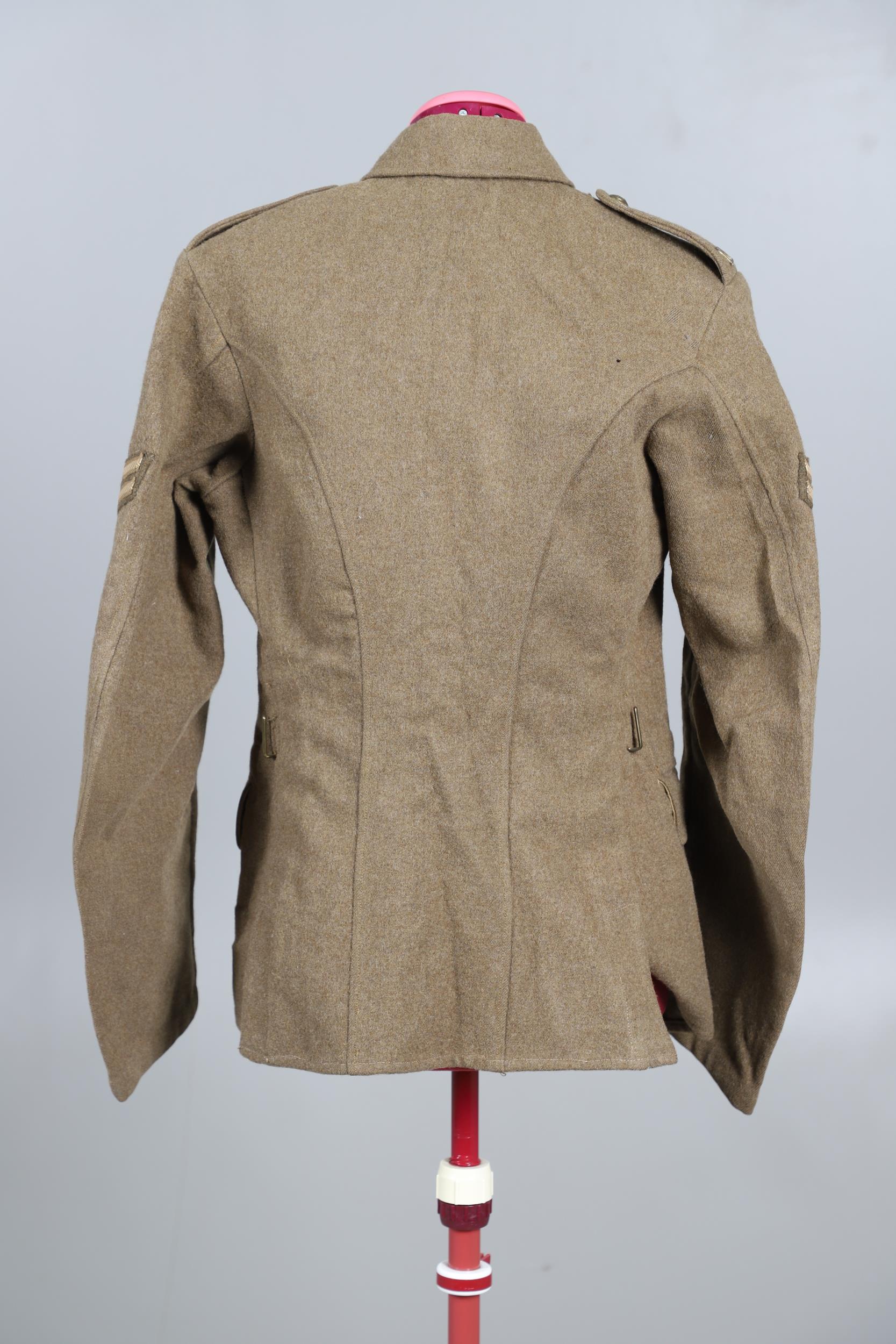 A 1922 PATTERN ARMY TUNIC WITH ROYAL ARTILLERY BUTTONS. - Bild 7 aus 12