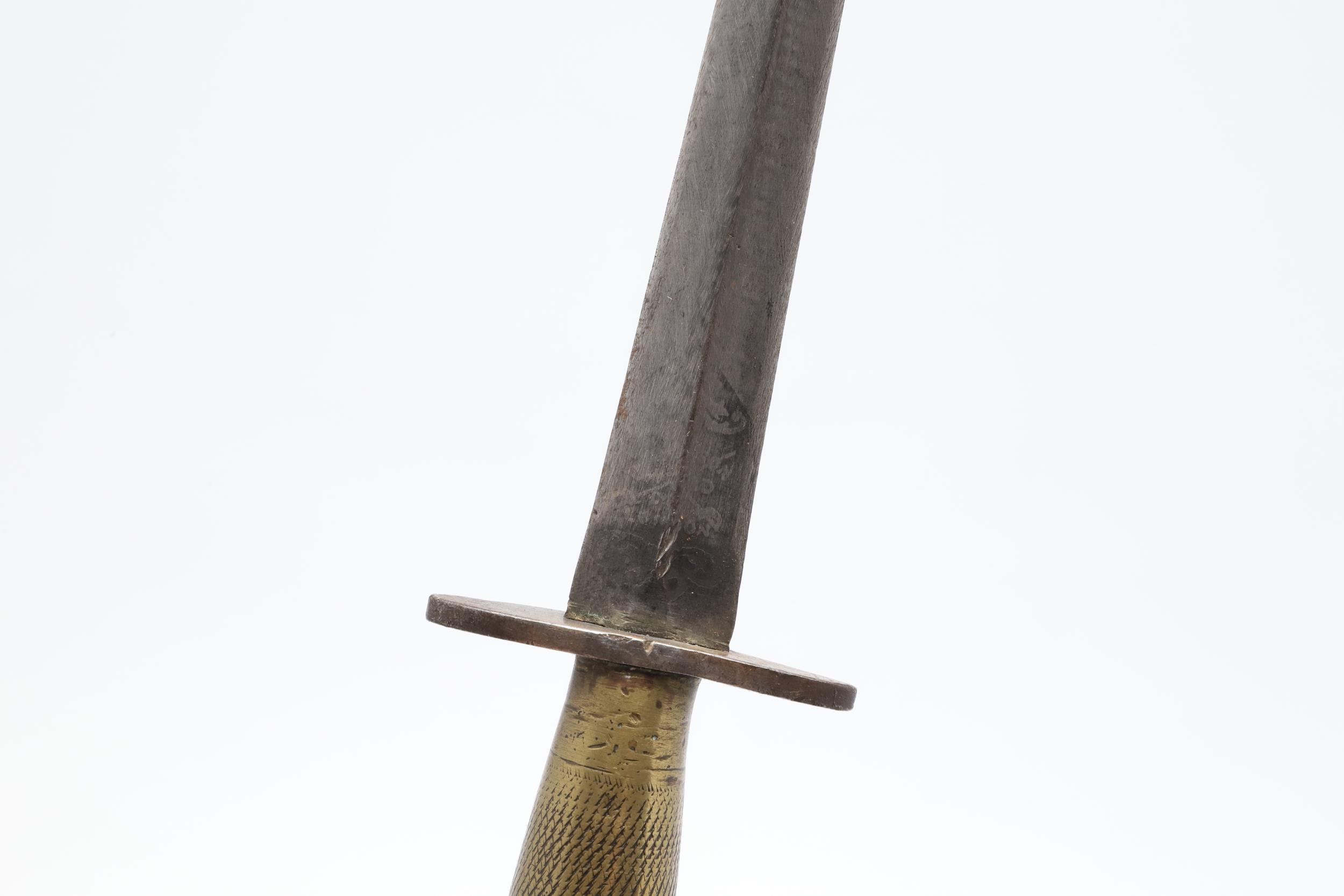 A WILKINSON SWORD FAIRBAIRN SYKES FIGHTING KNIFE. SIMILAR TO SECOND PATTERN. - Image 8 of 10