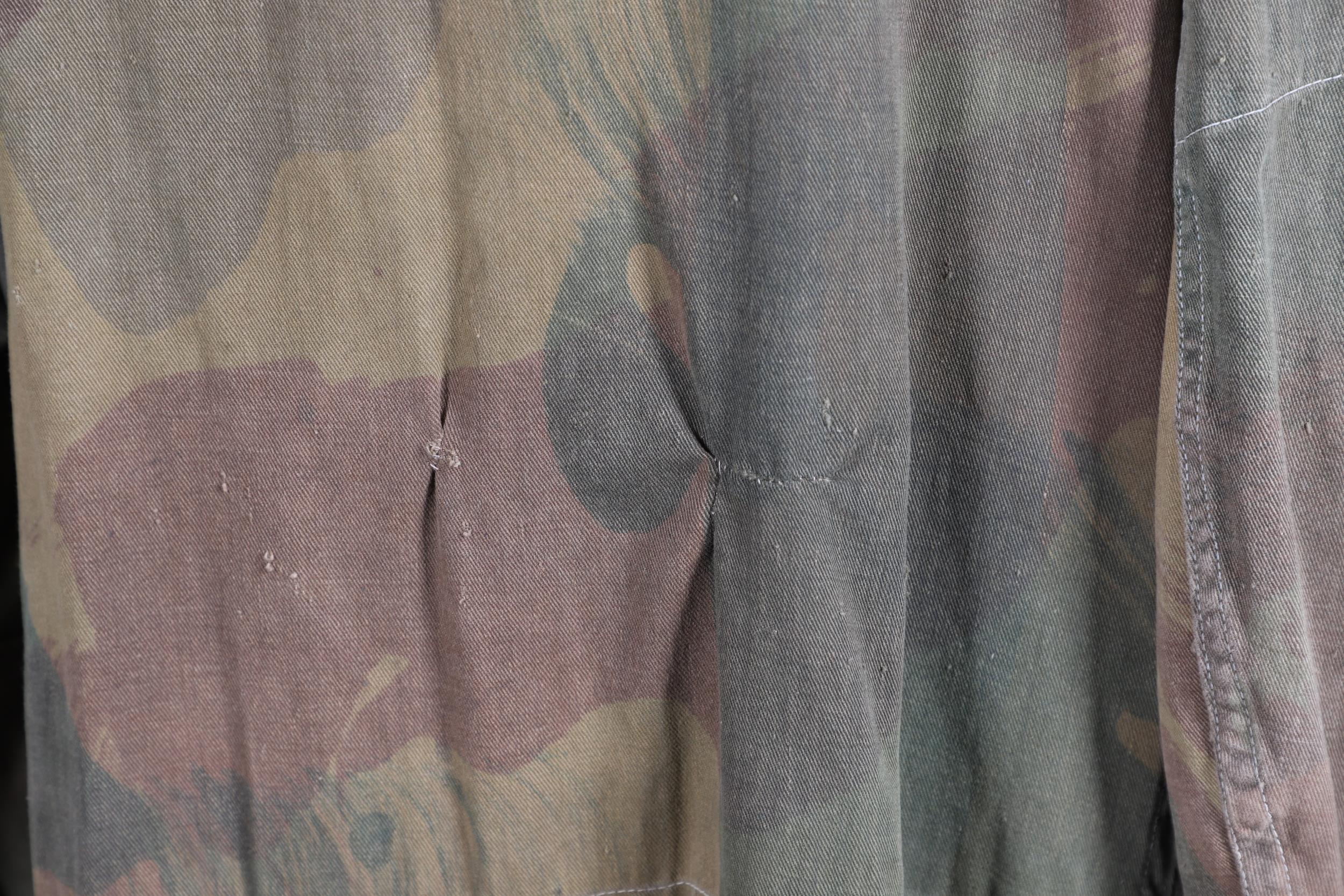 A SECOND WORLD WAR PERIOD 1943 PATTERN DENISON SMOCK. - Image 7 of 12