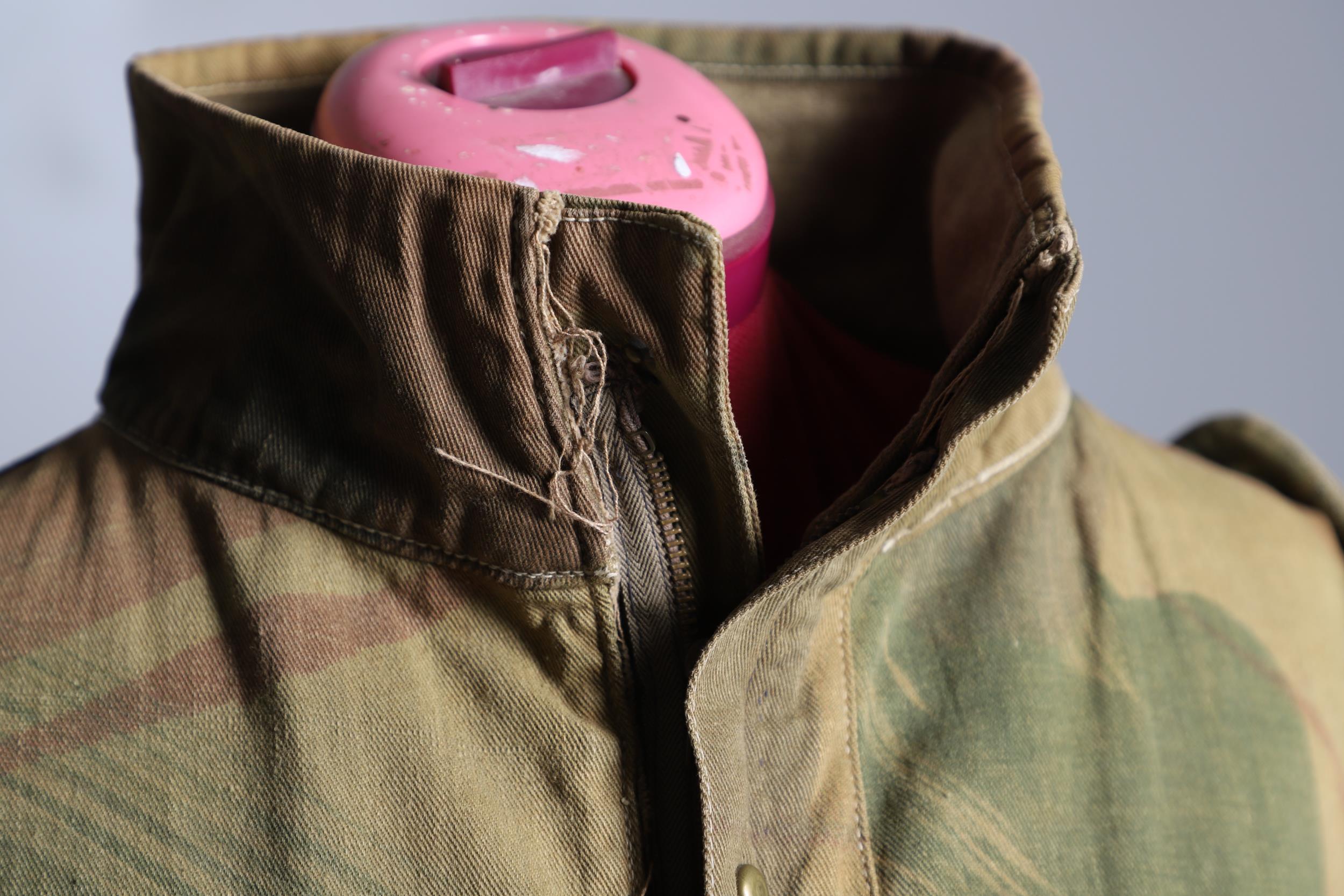A SECOND WORLD WAR PERIOD 1943 PATTERN DENISON SMOCK. - Image 4 of 12