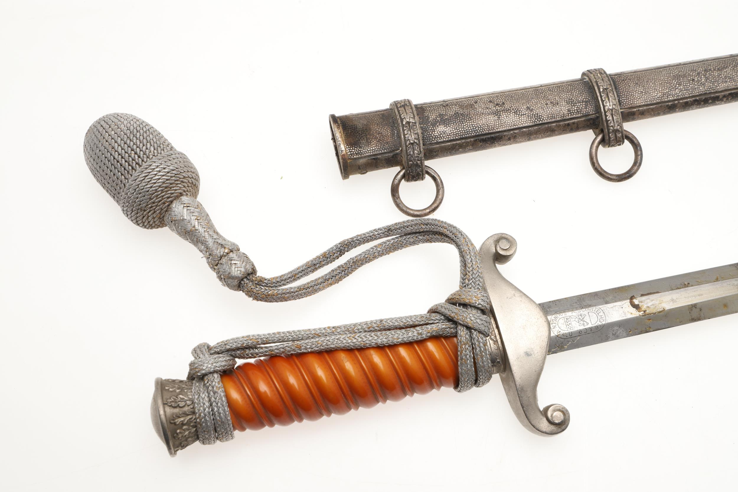 A SECOND WORLD WAR GERMAN SECOND PATTERN LUFTWAFFE DAGGER AND SCABBARD. - Image 3 of 8