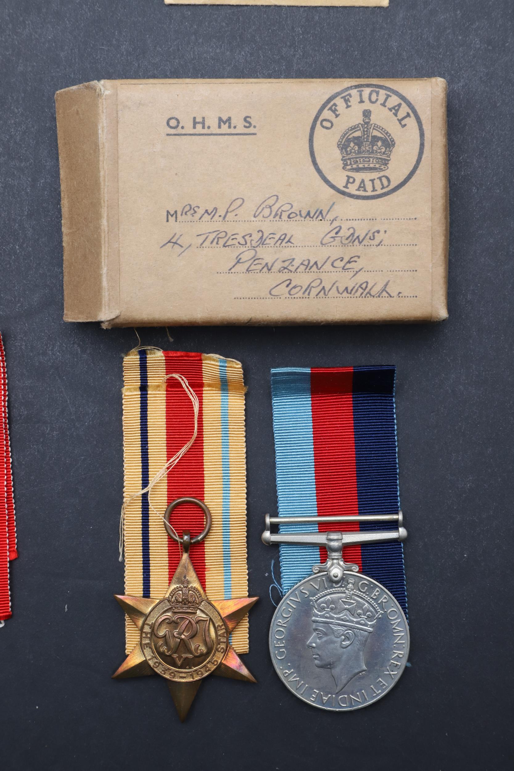 A COLLECTION OF MEDALS TO THE HOGG FAMILY AND OTHERS TO INCLUDE AN MBE GROUP OF FOUR. - Bild 2 aus 10