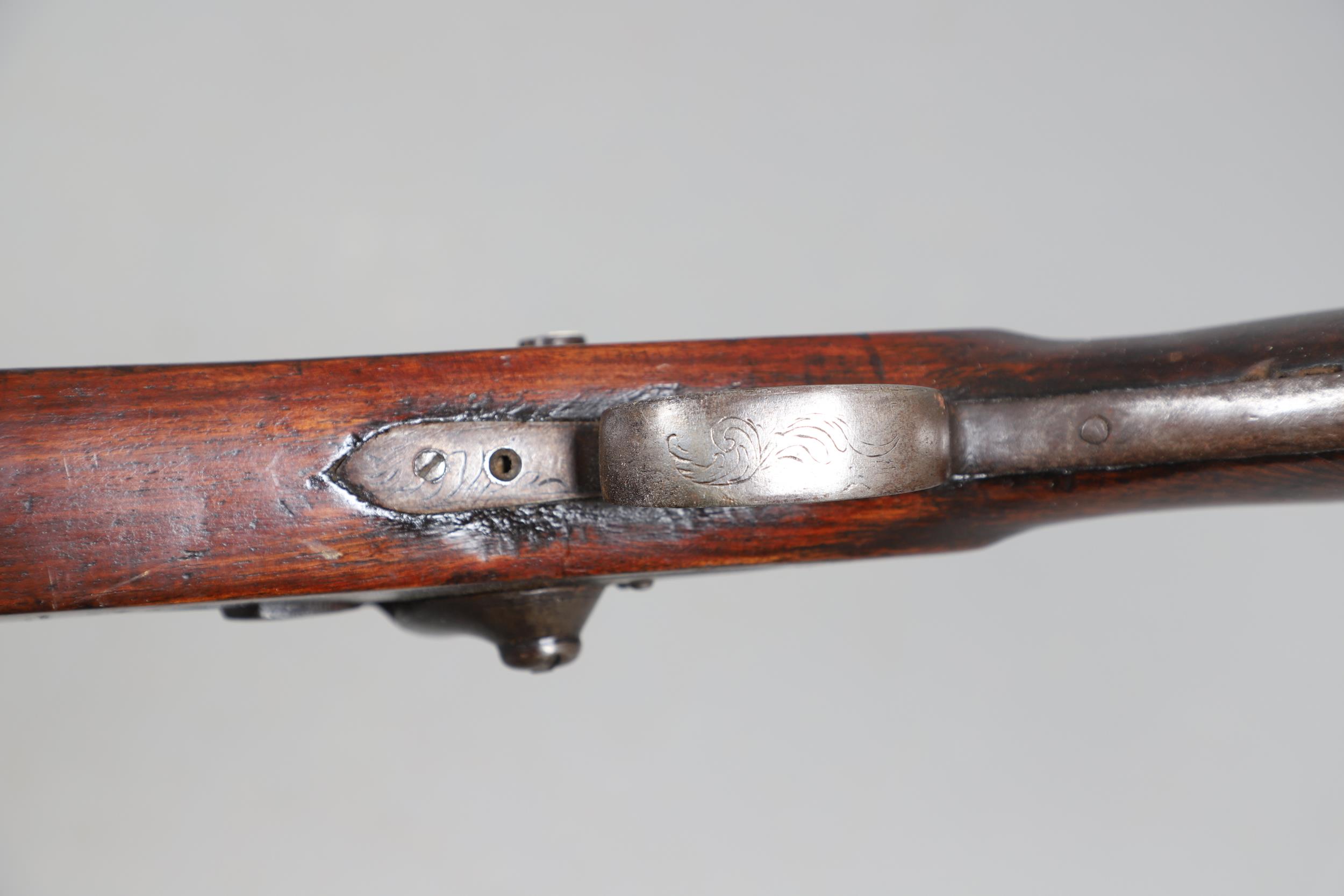 A 19TH CENTURY ENFIELD TYPE PERCUSSION FIRING RIFLE AND ANOTHER SIMILAR. - Bild 12 aus 22