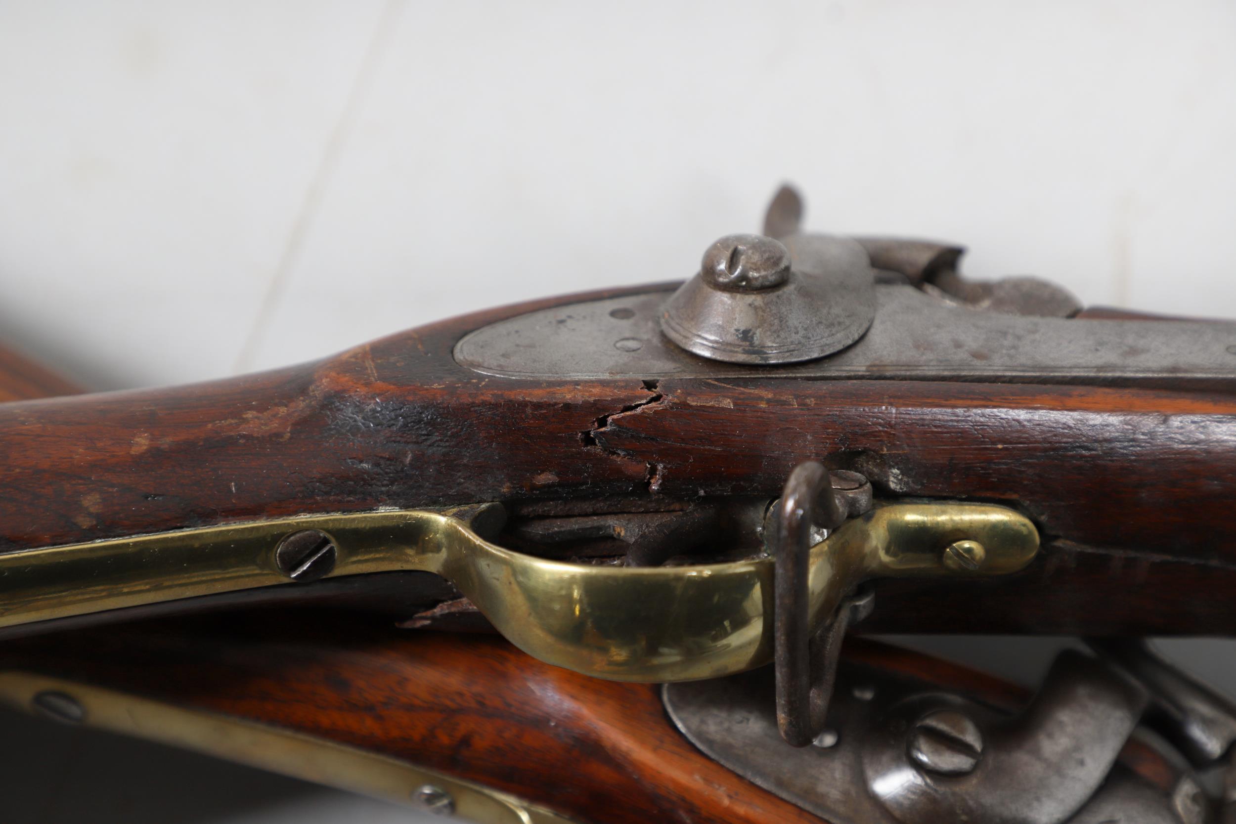 A 19TH CENTURY ENFIELD TYPE PERCUSSION FIRING RIFLE AND ANOTHER SIMILAR. - Image 6 of 23