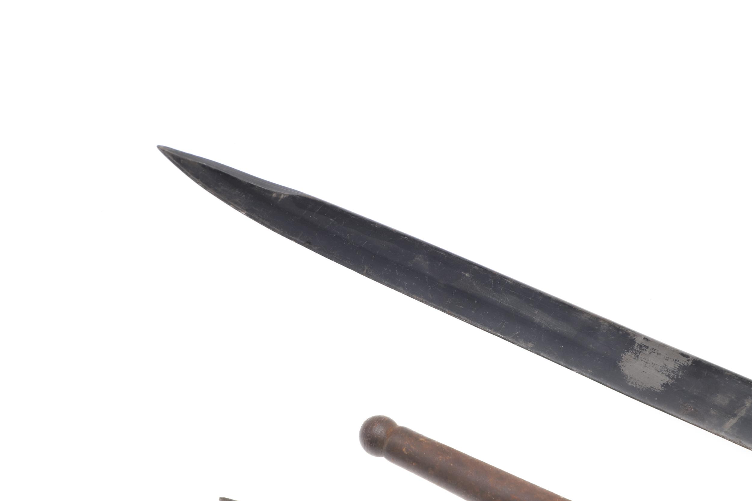 A SECOND WORLD WAR INDIAN MARK II BAYONET AND SIMILAR SPIKE BAYONET. - Bild 7 aus 13