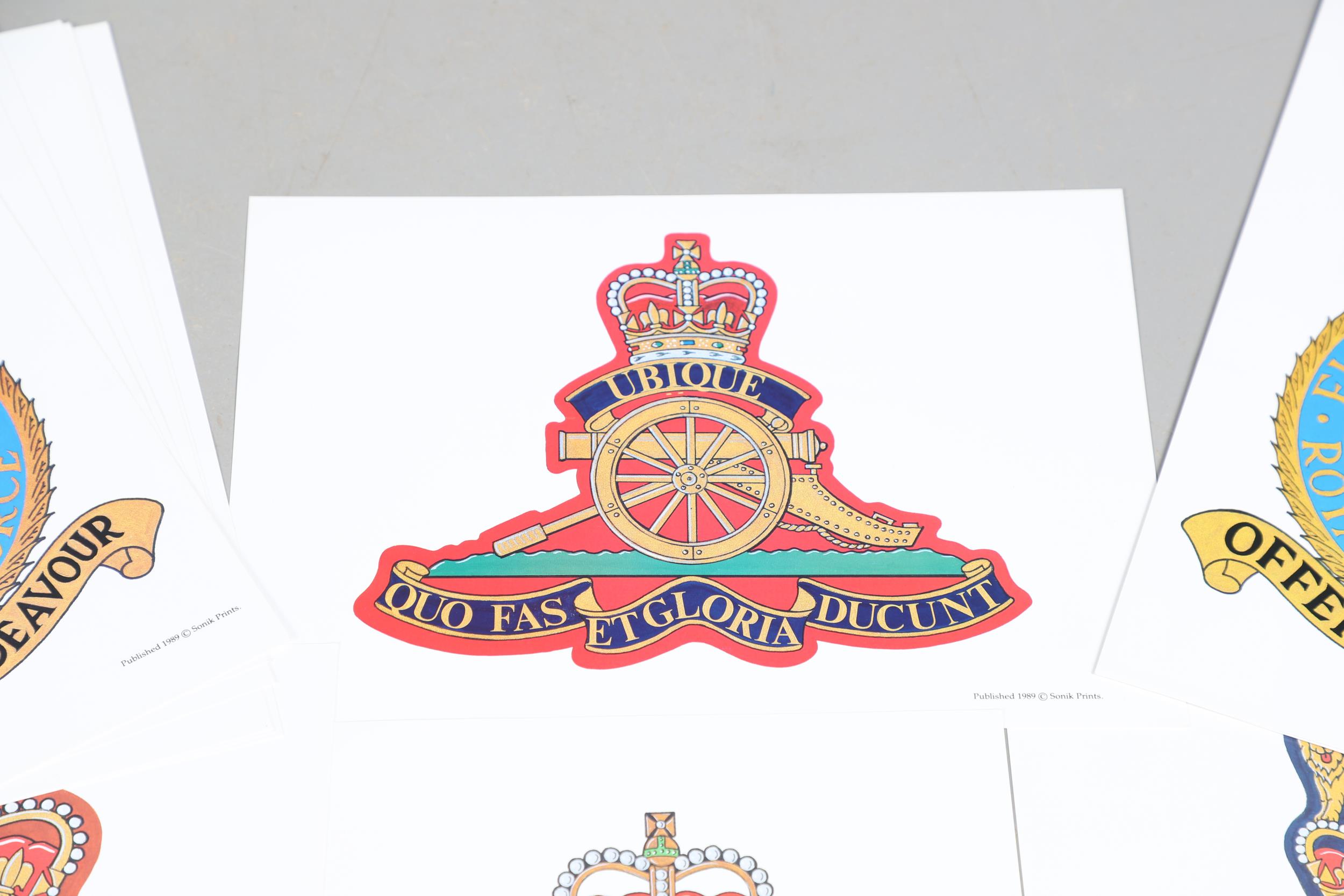 A LARGE COLELCTION OF ARTWORK OF MILITARY CRESTS. IN FOUR ALBUMS AND MANY LOOSE. - Bild 60 aus 63