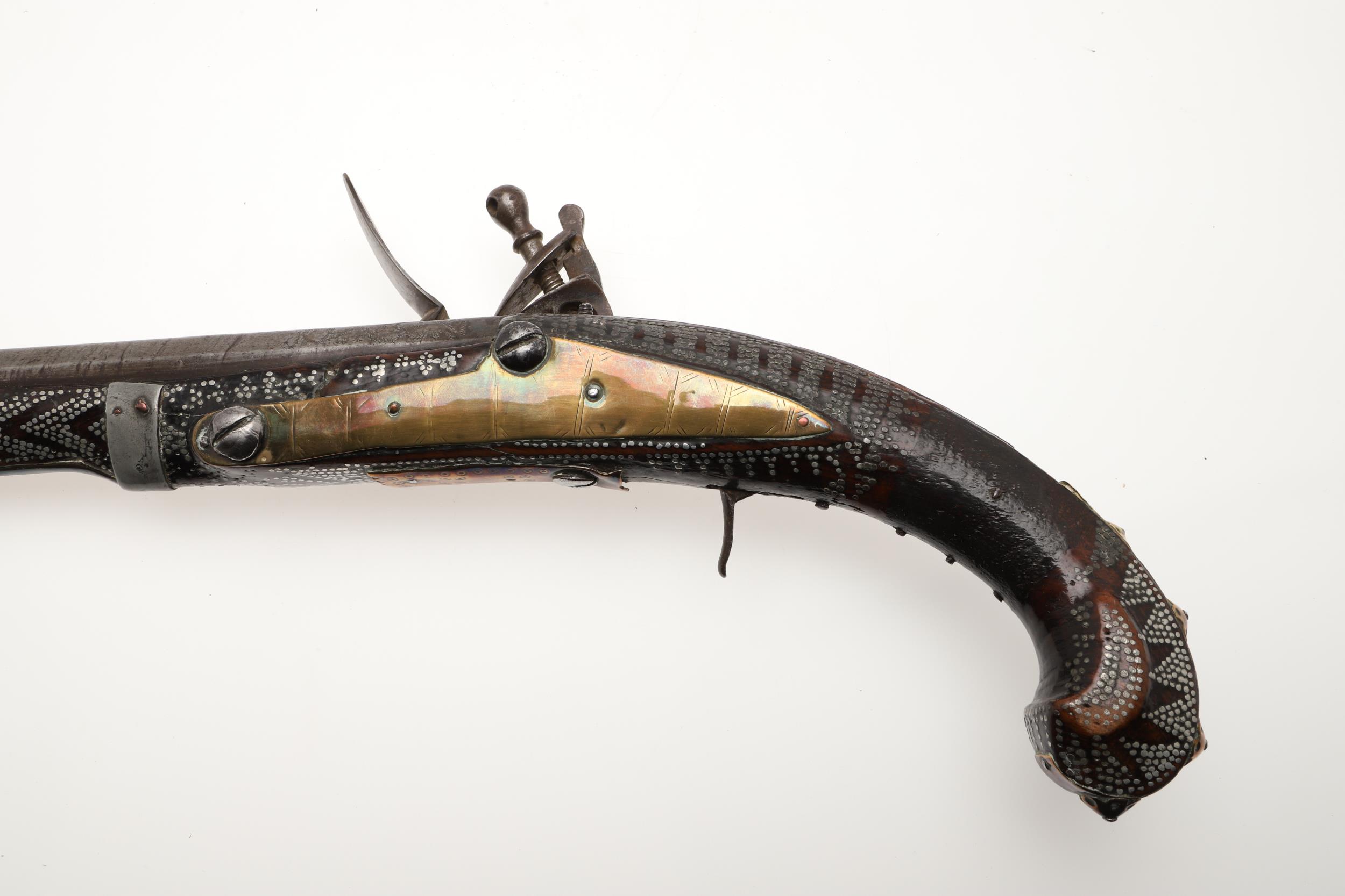 A PAIR OF DECORATED TURKISH FLINTLOCK PISTOLS. - Image 5 of 18