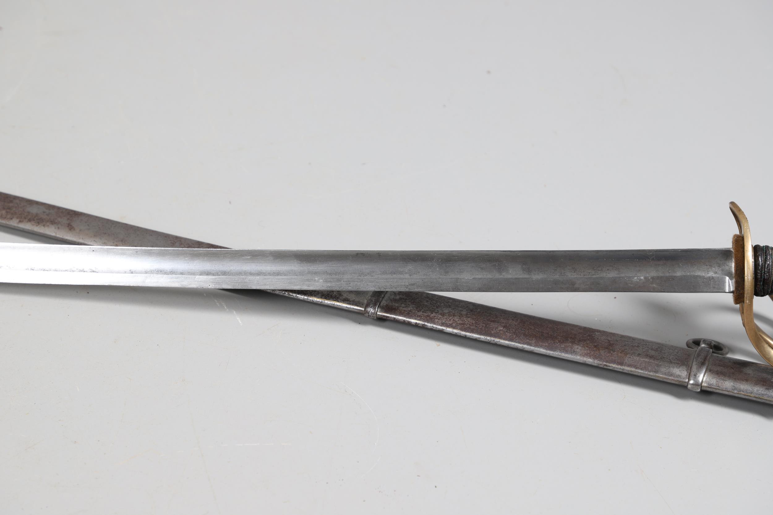 A NAPOLEONIC FRENCH HEAVY CAVALRY CUIRASSIER SWORD AND SCABBARD. - Image 11 of 12