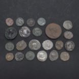 A MIXED COLLECTION OF ROMAN COINS TO INCLUDE ANTONINIANUS AND OTHERS.