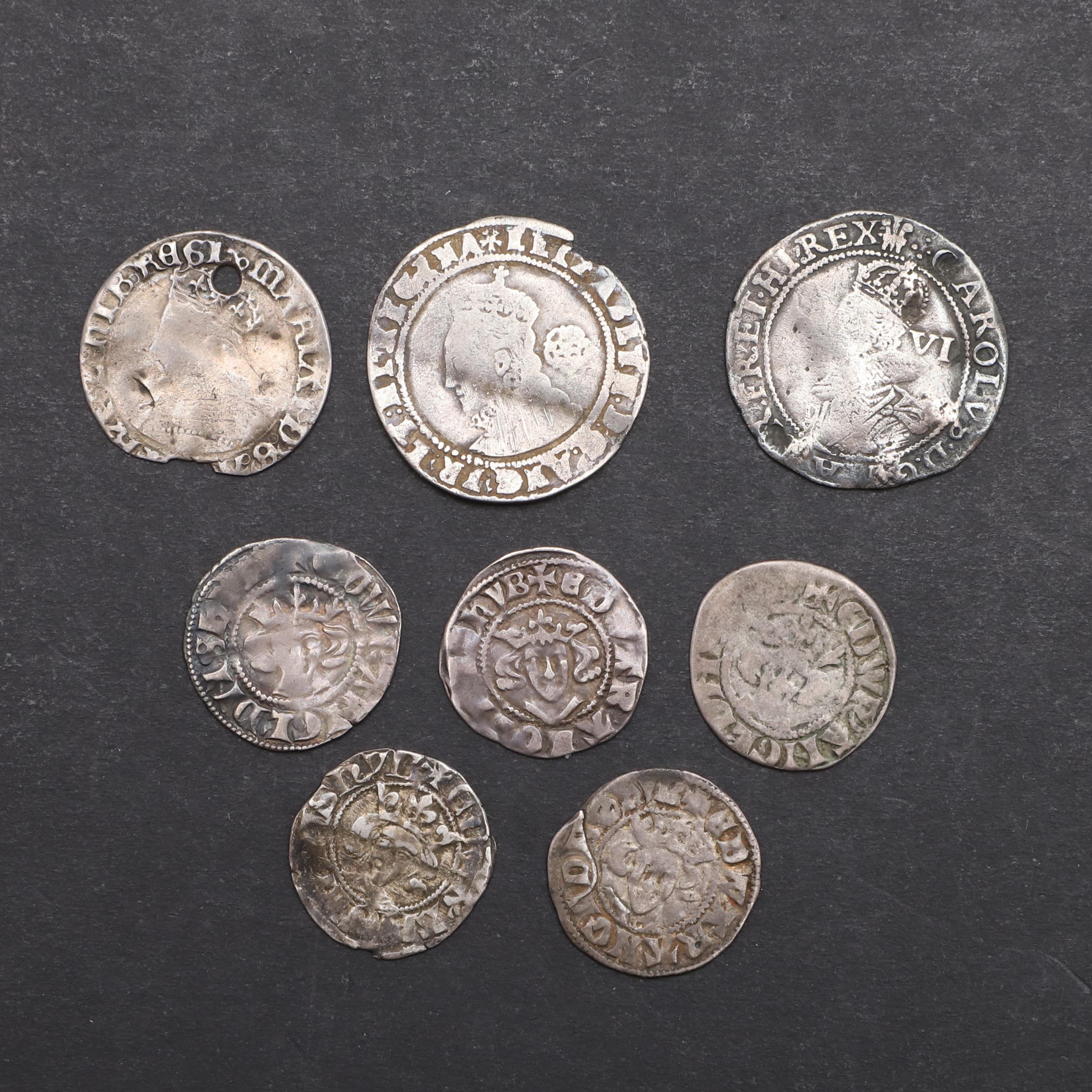 A COLLECTION OF HAMMERED COINS TO INCLUDE A CHARLES I SIXPENCE AND OTHERS.