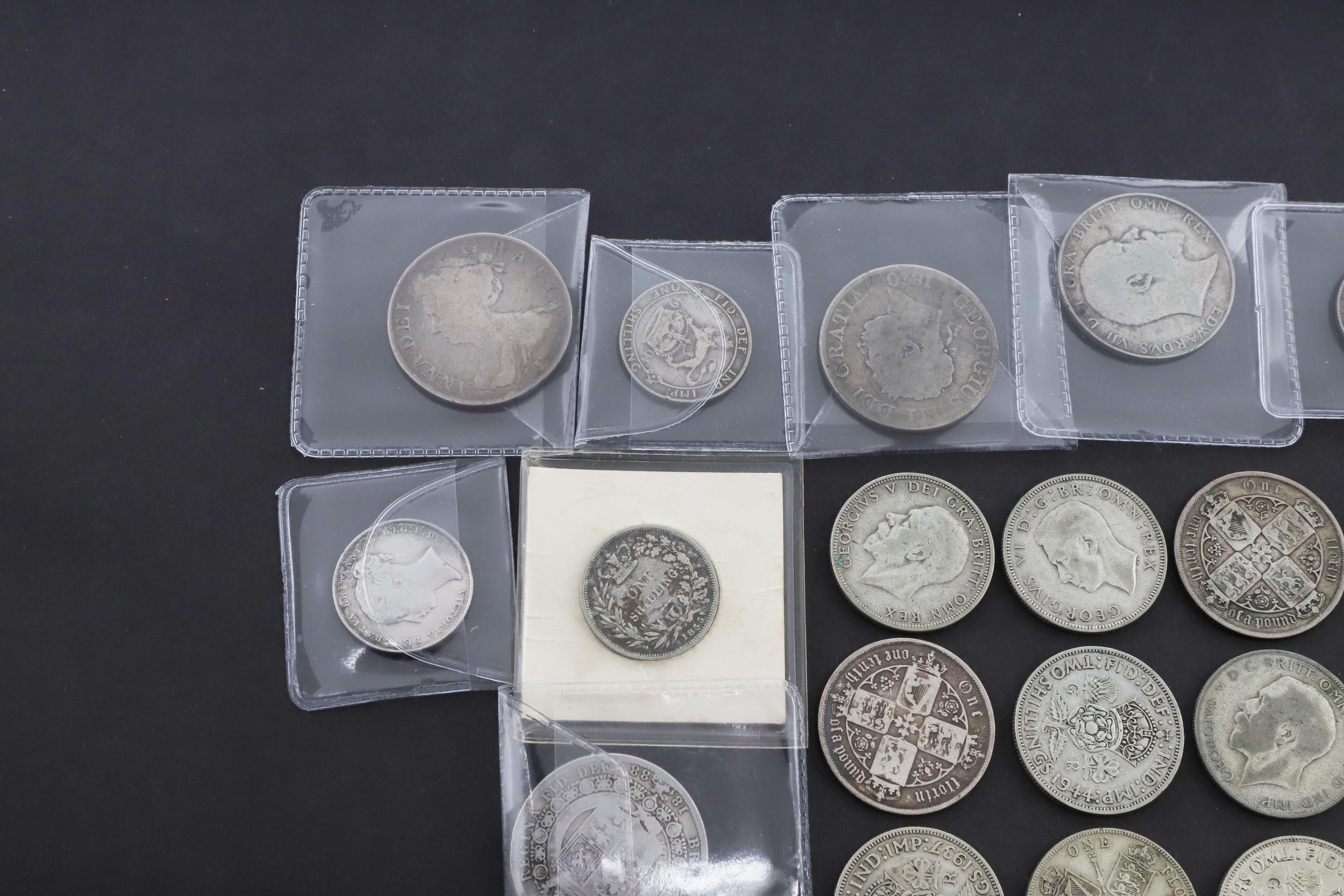 A QUEEN ANNE HALF CROWN, 1708, AND A COLLECTION OF OTHER LATER SILVER COINS. - Bild 2 aus 5