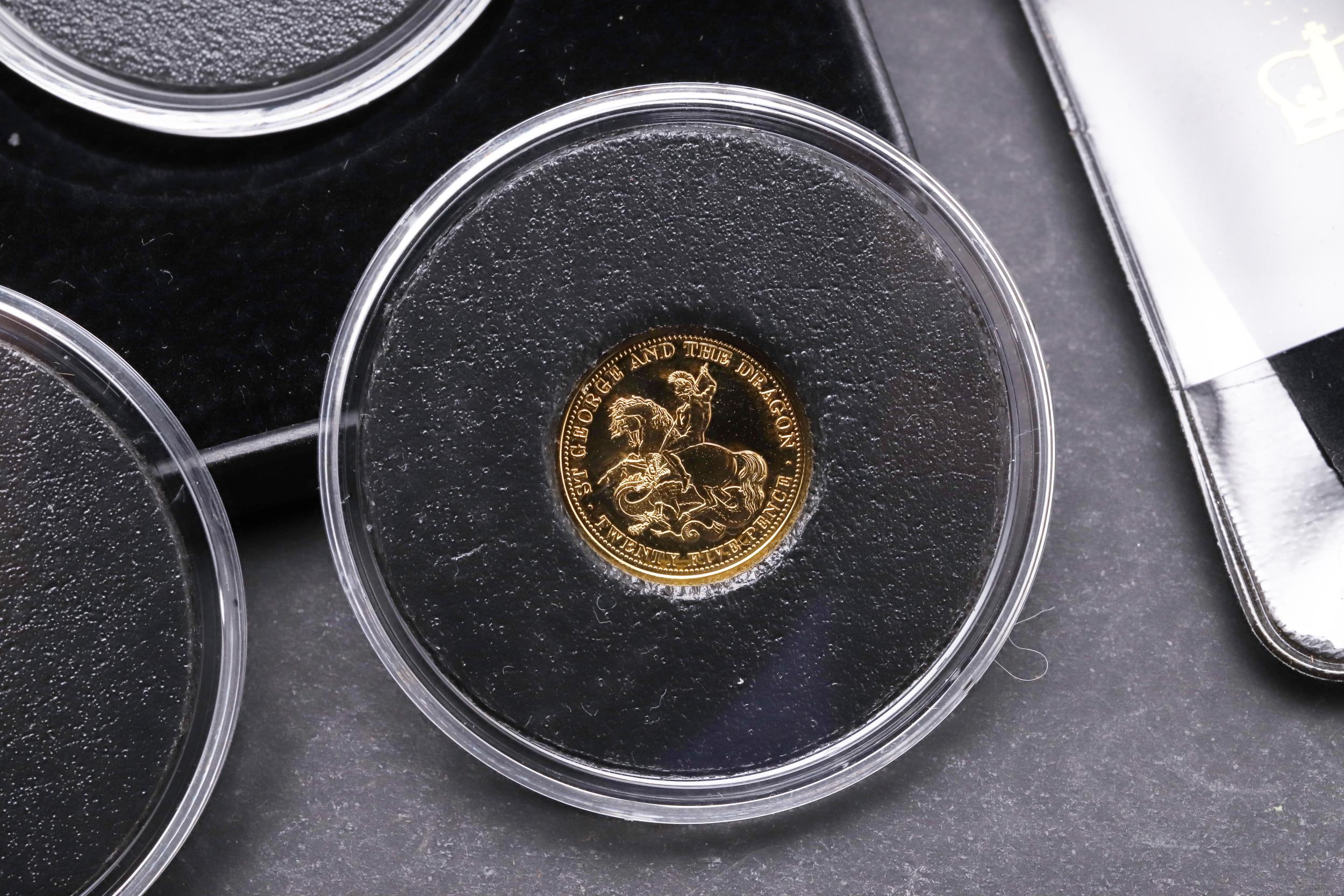 AN ELIZABETH II TRISTAN DA CUNHA GOLD CROWN AND TWO SIMILAR GOLD COINS. 2013. - Bild 8 aus 8