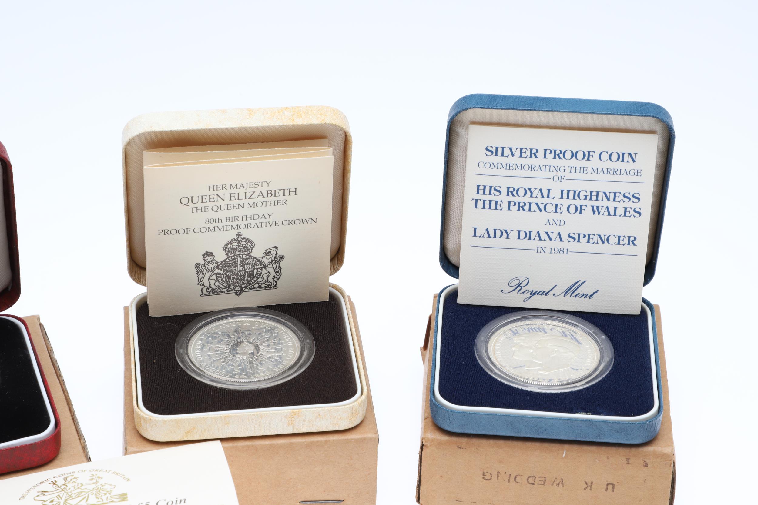 A COLLECTION OF ROYAL MINT SILVER PROOF COINS TO INCLUDE A 1994 D-DAY COMMEMORATIVE FIFTY PENCE AND - Image 3 of 17