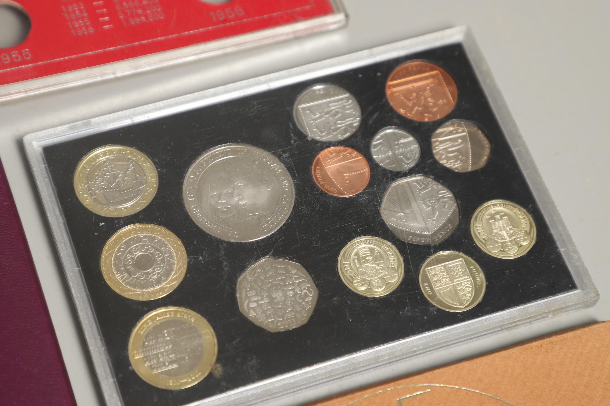 A COLLECTION OF ROYAL MINT UNCIRCULATED YEAR SETS, 1970 AND LATER. - Bild 8 aus 8