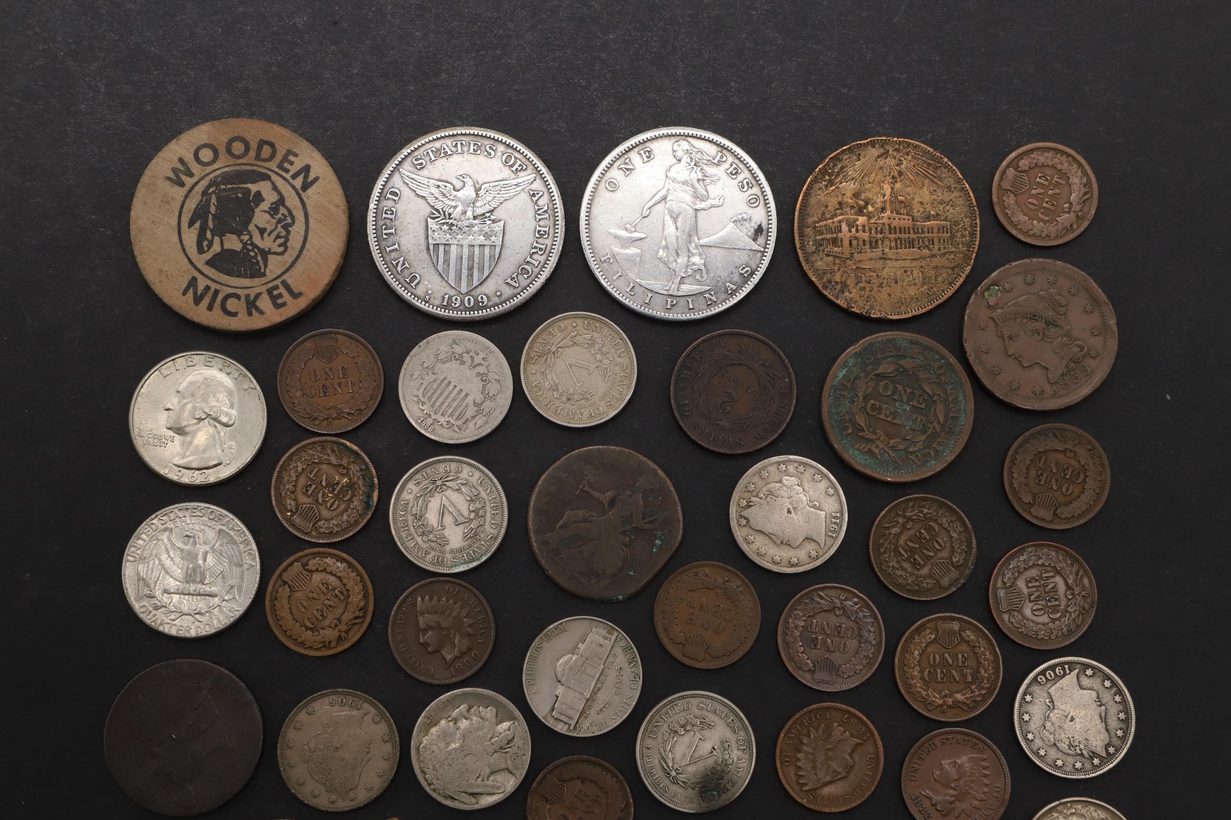 A COLLECTION OF AMERICAN COINS TO INCLUDE FILIPINAS ONE PESO. - Image 2 of 4