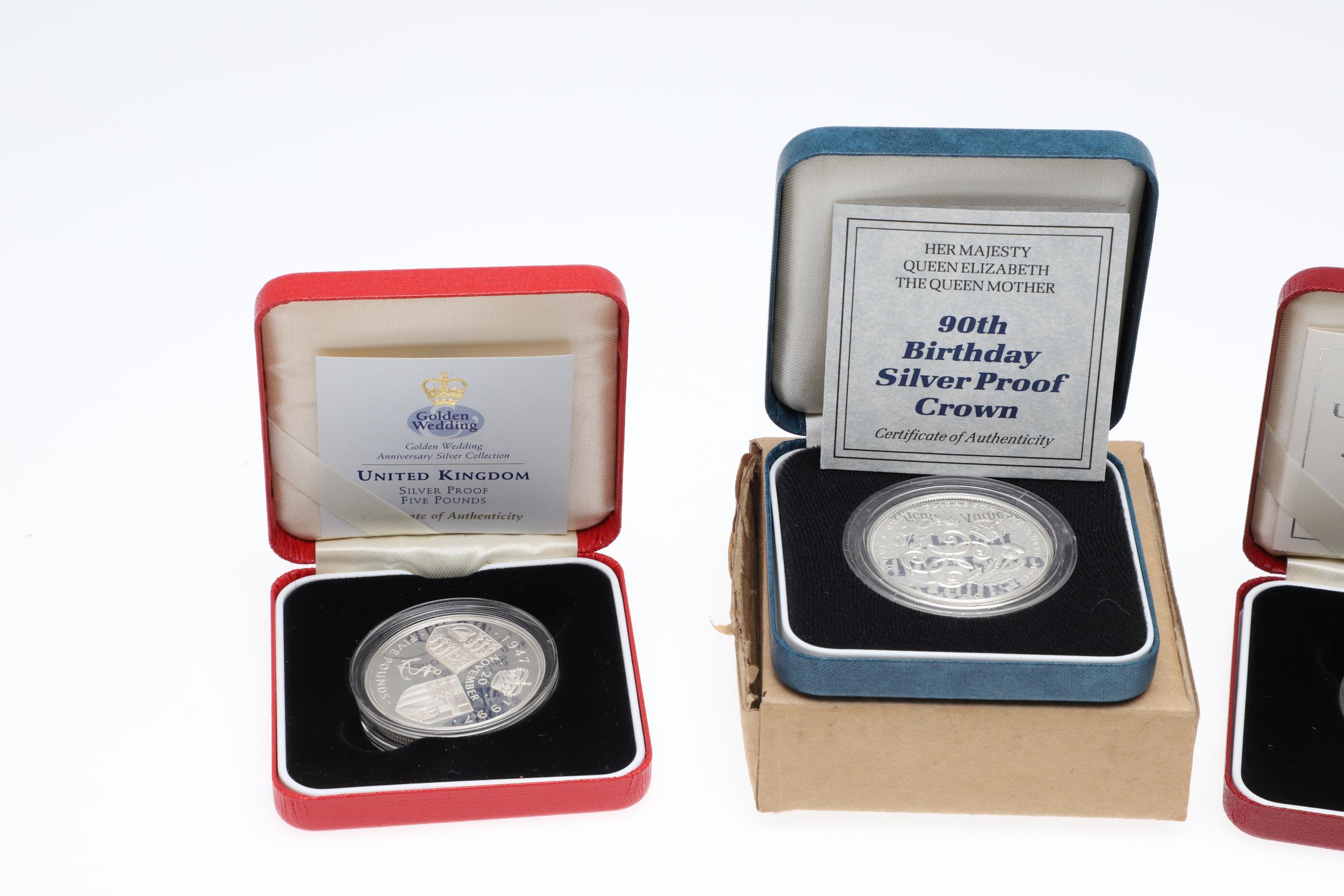 A COLLECTION OF ROYAL MINT SILVER PROOF COINS TO INCLUDE A 1994 D-DAY COMMEMORATIVE FIFTY PENCE AND - Image 10 of 17