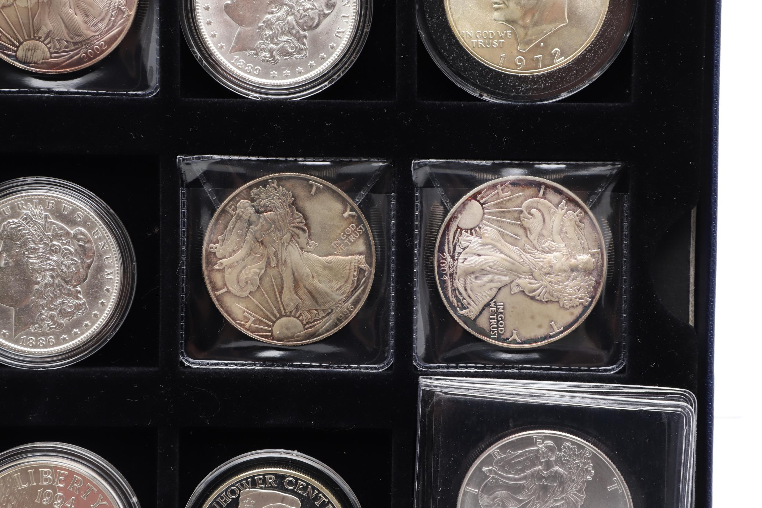 A COLLECTION OF TWELVE AMERICAN DOLLARS TO INCLUDE SILVER MORGAN DOLLARS. - Bild 6 aus 9