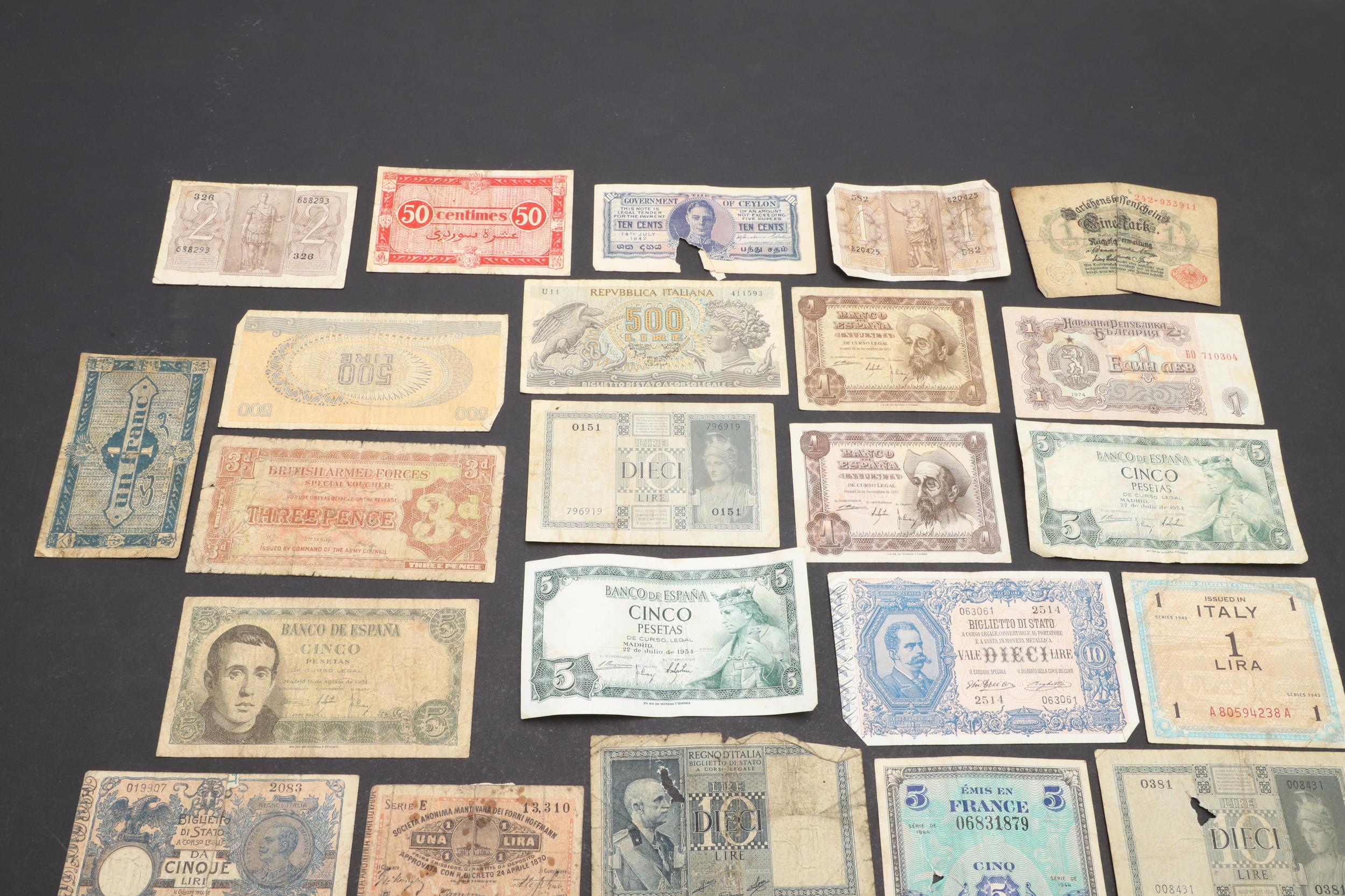 A MIXED COLLECTION OF WORLD BANKNOTES. - Image 8 of 12