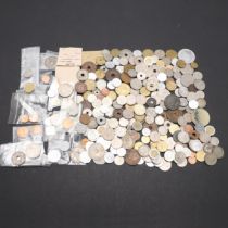 A COLLECTION OF WORLD COINS TO INCLUDE COINS FROM JAPAN, MEXICO AND OTHER COUNTRIES.