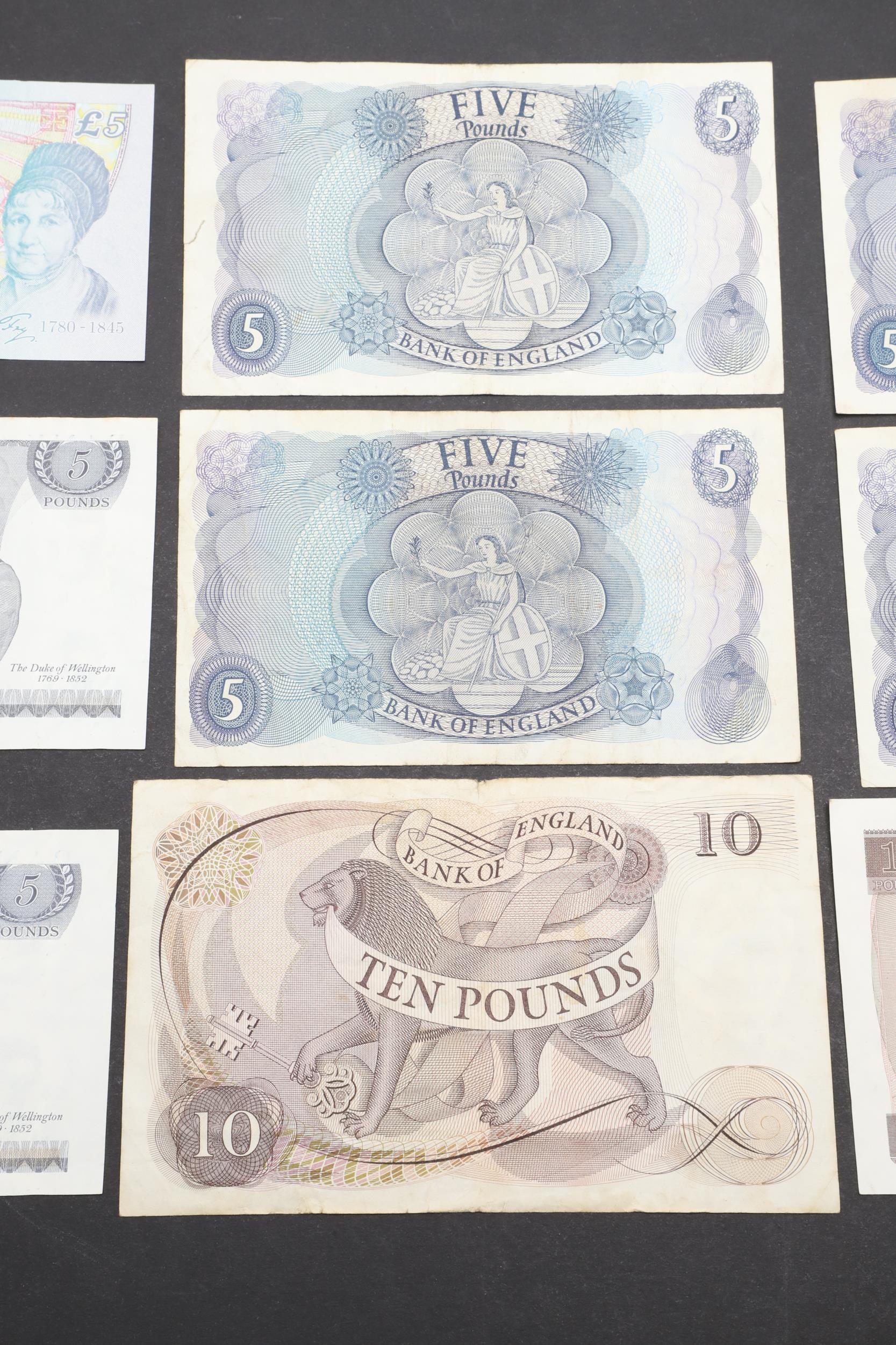 A COLLECTION OF BANK OF ENGLAND BANKNOTES TO INCLUDE TEN POUND NOTES. - Bild 7 aus 8