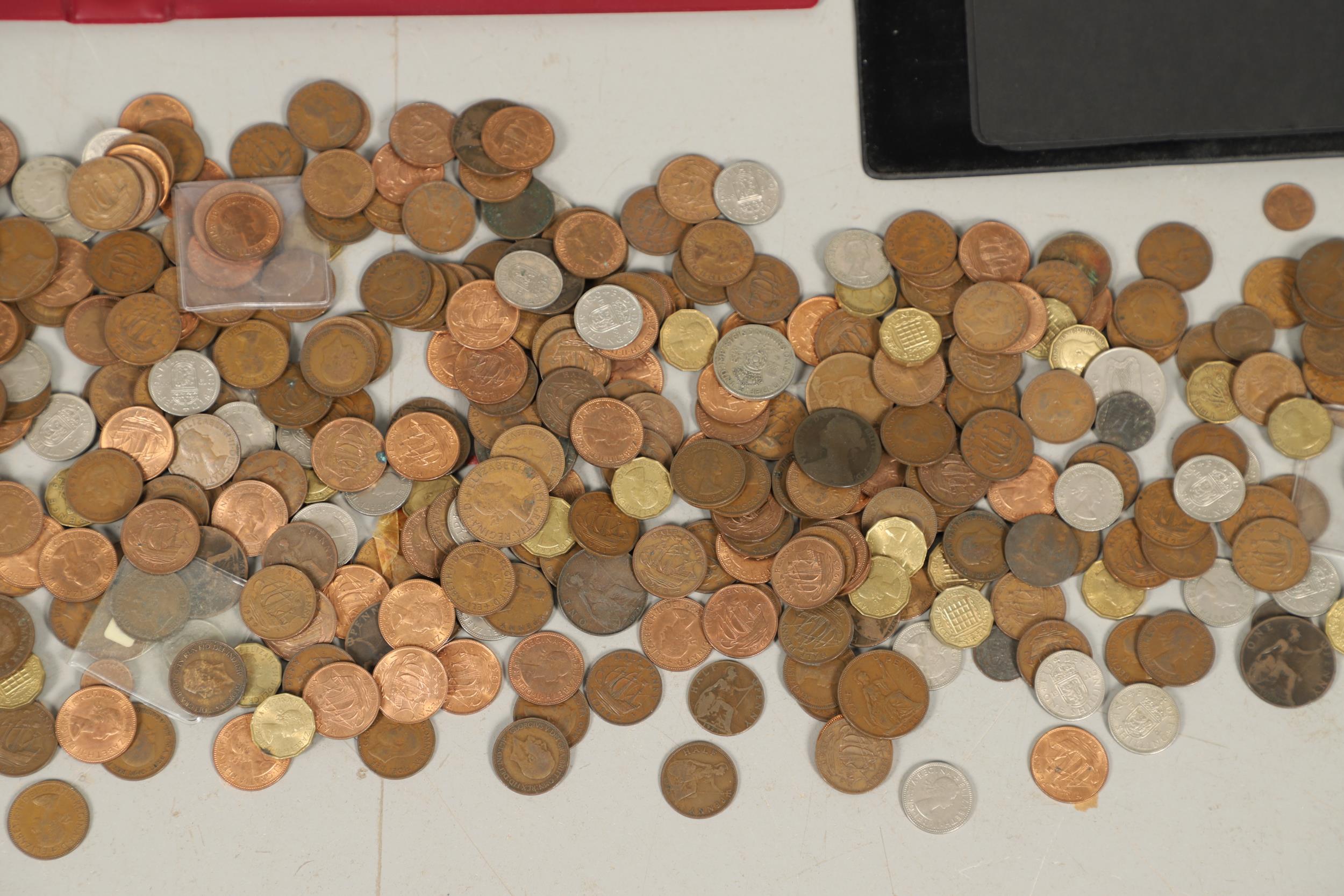 A LARGE COLLECTION OF BRITISH AND WORLD COINS TO INCLUDE VICTORIAN PENNIES. - Image 5 of 9