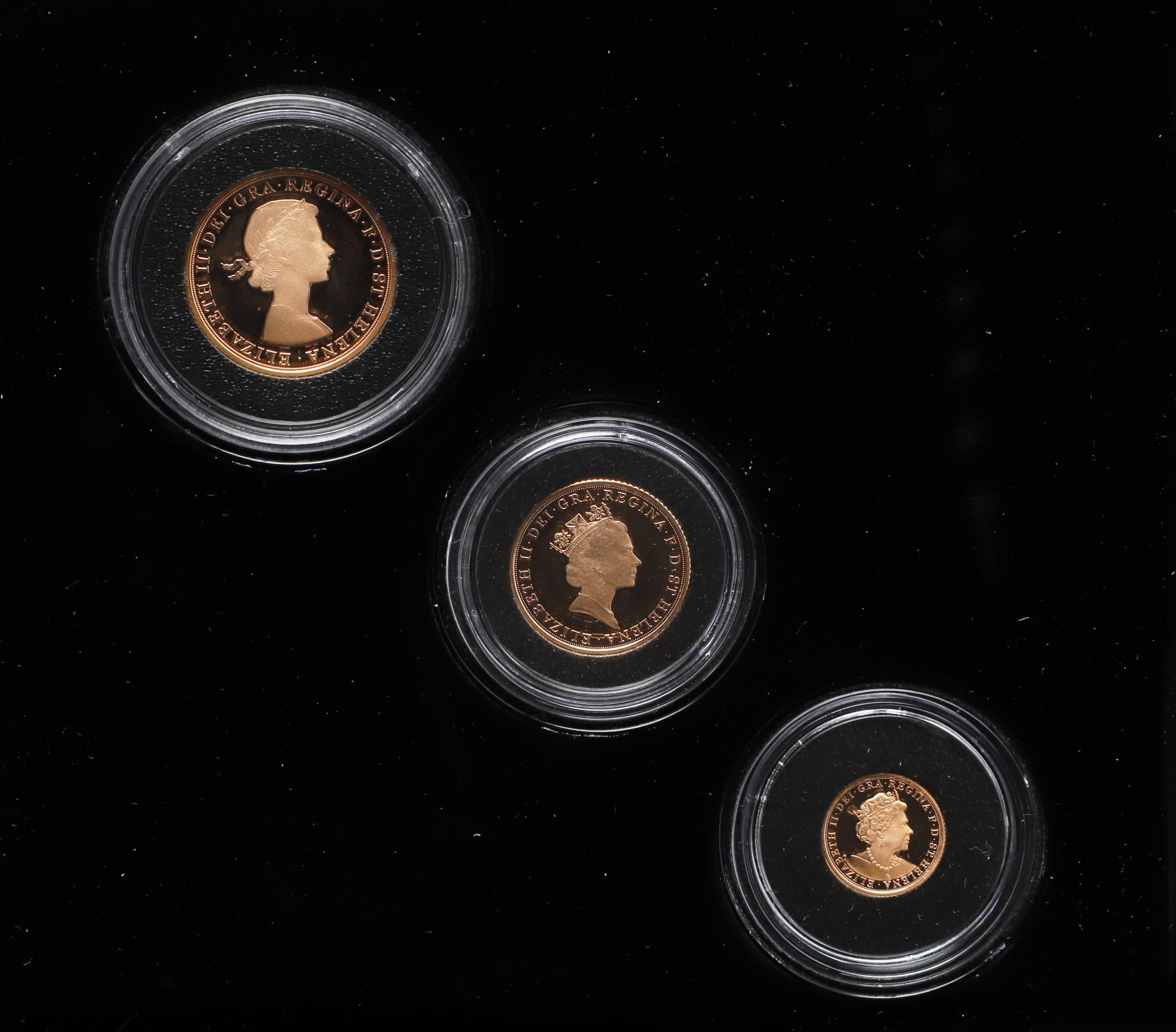 AN ELIZABETH II THREE COIN EAST INDIA COMPANY SOVEREIGN SET. 2021. - Image 2 of 8