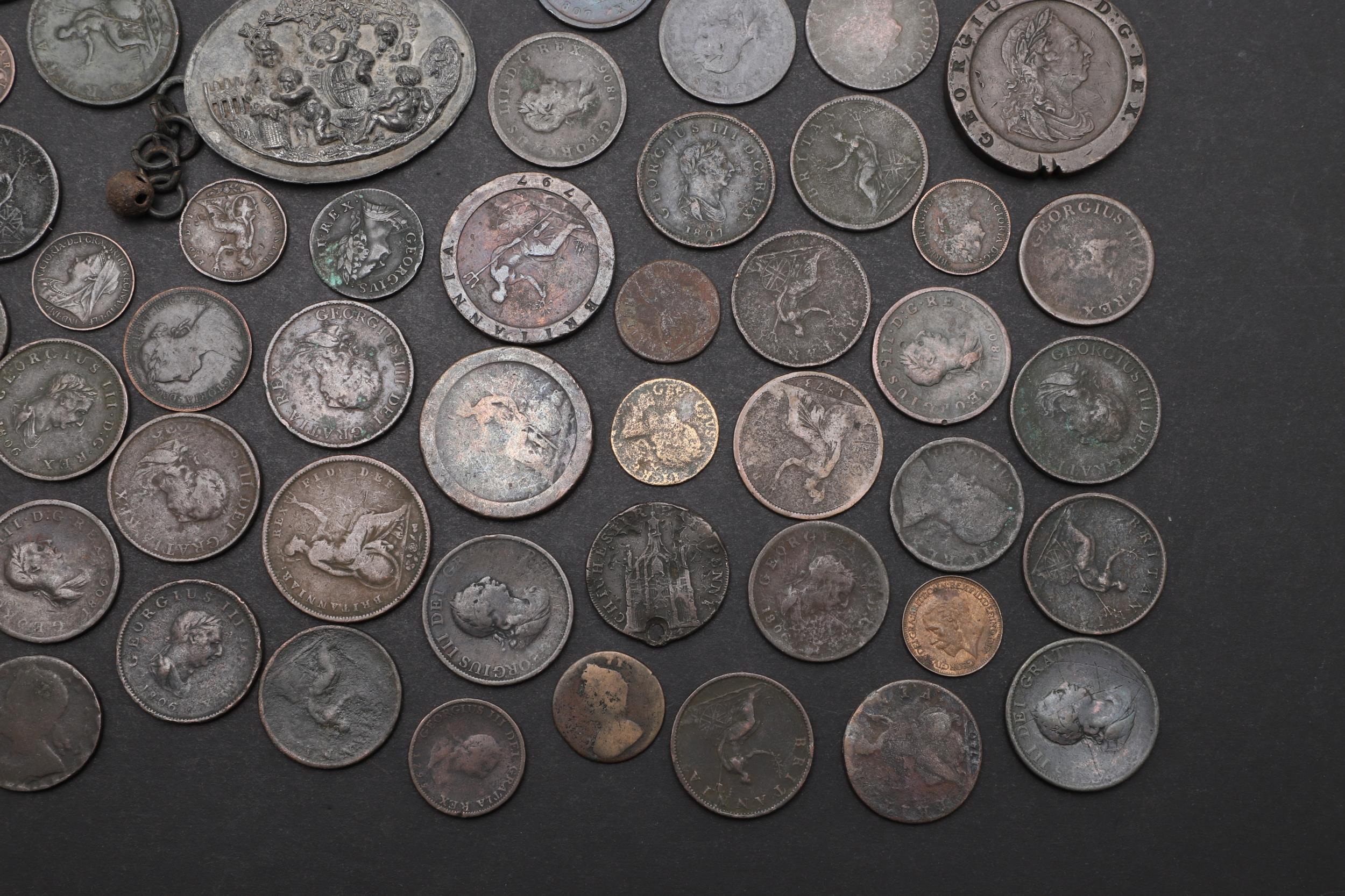 A COLLECTION OF GEORGE III COPPER AND OTHER COINS TO INCLUDE CARTWHEEL ISSUES. - Bild 5 aus 5