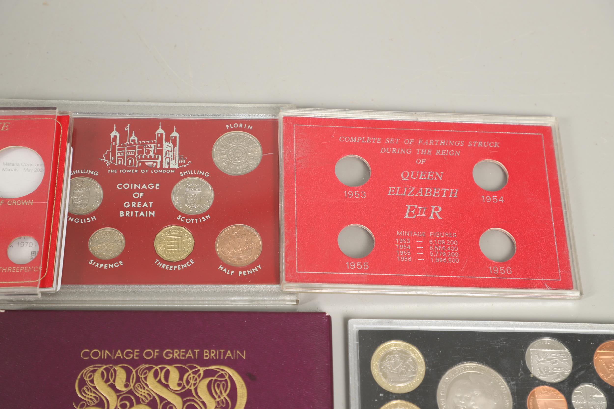 A COLLECTION OF ROYAL MINT UNCIRCULATED YEAR SETS, 1970 AND LATER. - Bild 7 aus 8