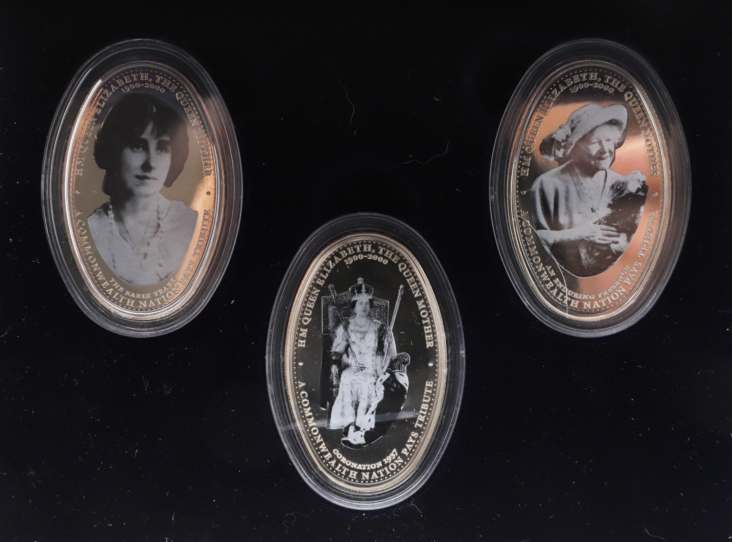 A COLLECTION OF ROYAL MINT QUEEN MOTHER SILVER PROOF CROWNS AND OTHERS. - Image 10 of 11