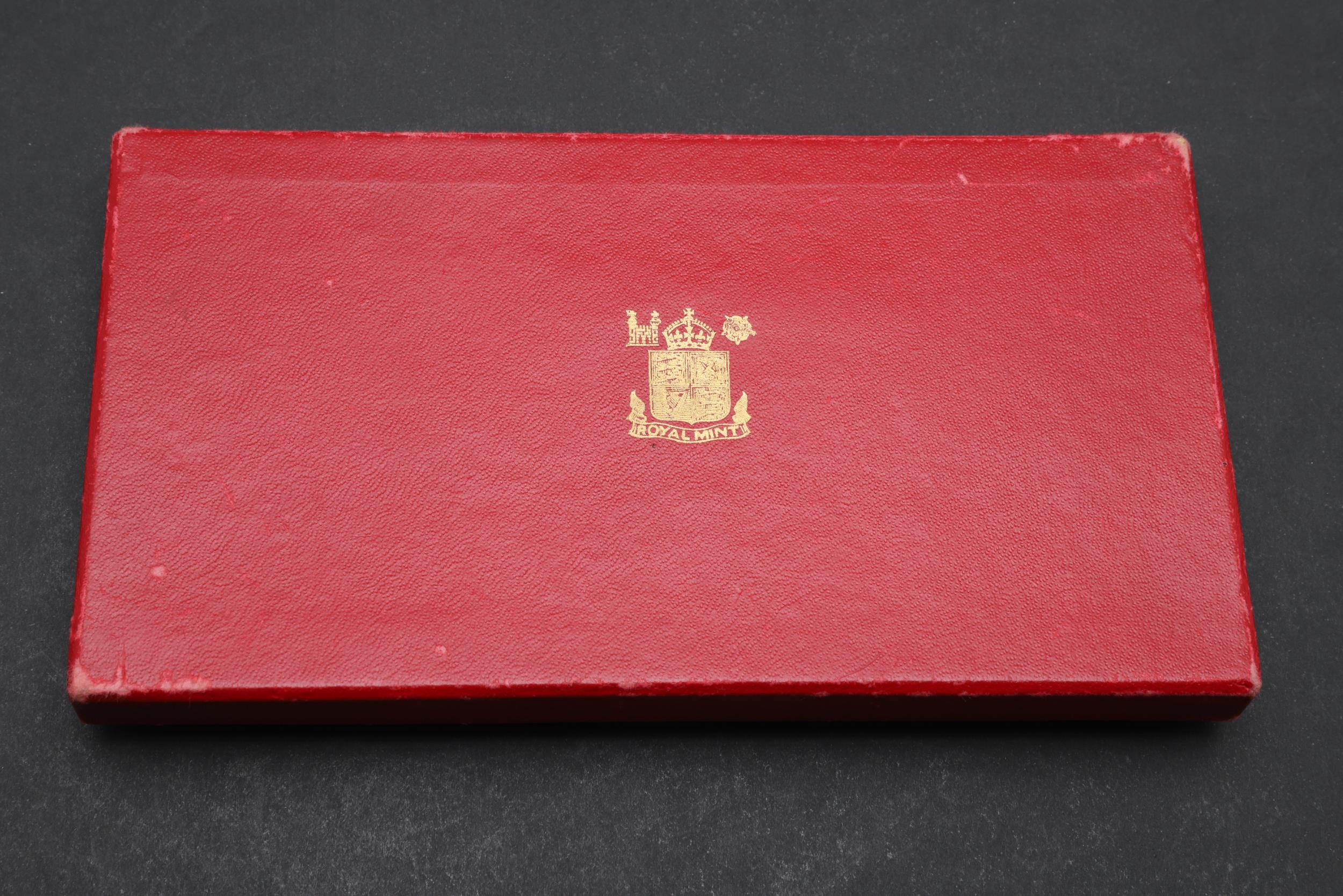 AN ELIZABETH II ROYAL MINT SPECIMEN COIN SET. 1950. - Image 2 of 5