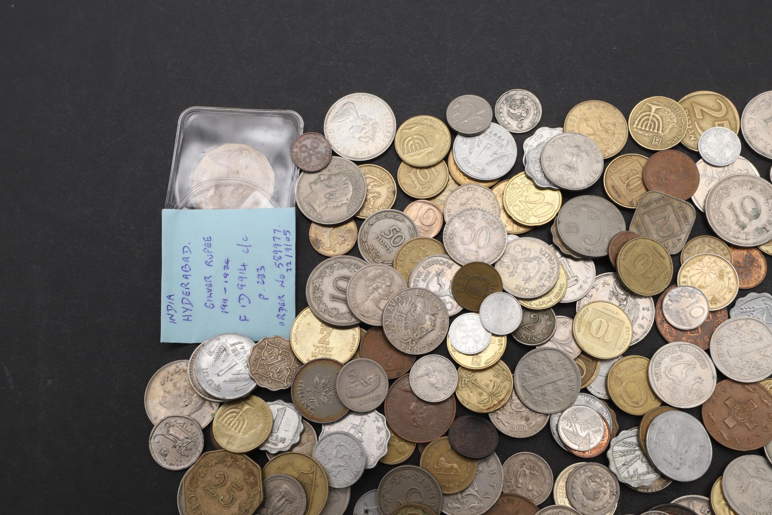 A MIXED COLLECTION OF WORLD COINS TO INCLUDE INDIA, MALTA AND OTHER COUNTRIES. - Image 2 of 7