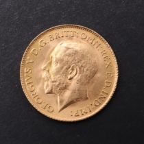 A GEORGE V HALF SOVEREIGN, 1915.