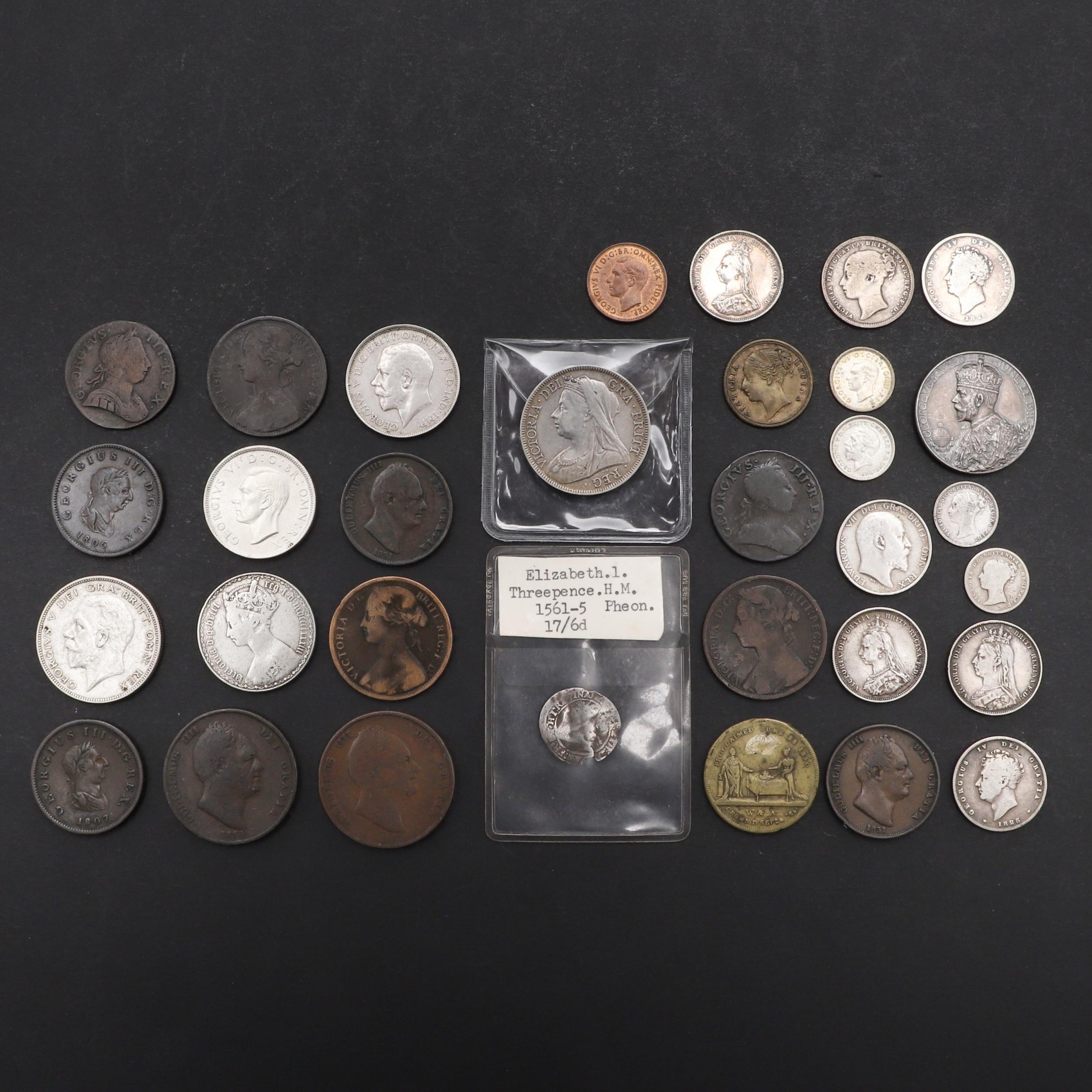 A MIXED COLLECTION OF COINS TO INCLUDE AN ELIZABETH I HAMMERED THREEPENCE.