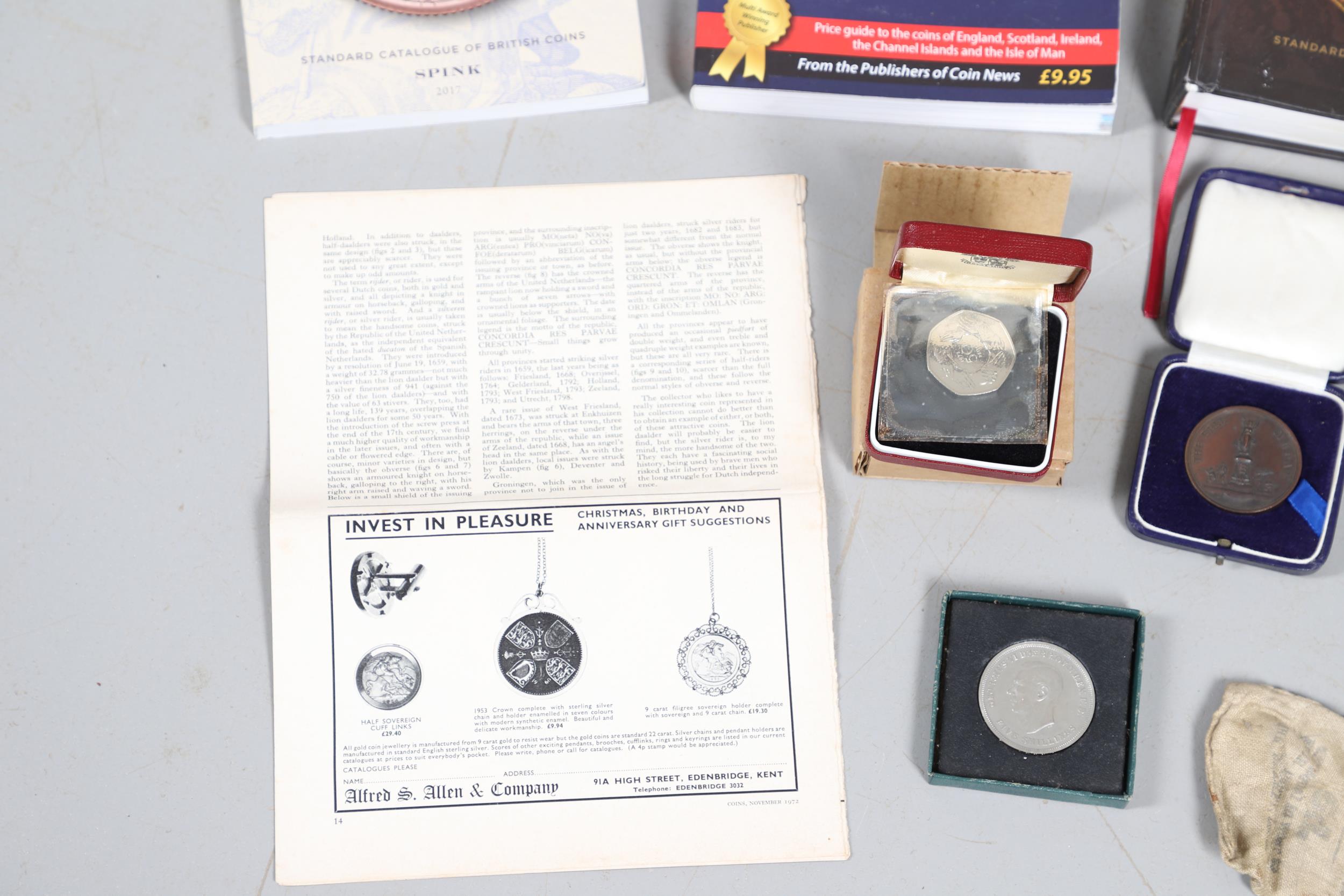 A MIXED COLLECTION OF COINS, BOOKS AND OTHER ITEMS. - Image 5 of 8