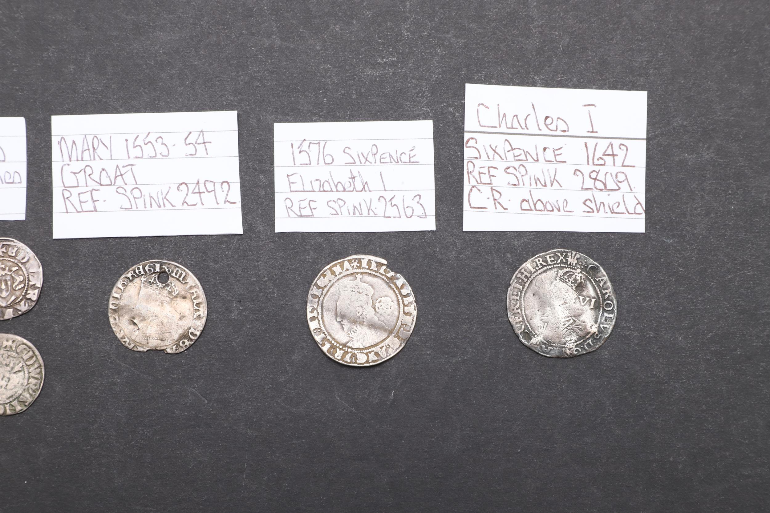 A COLLECTION OF HAMMERED COINS TO INCLUDE A CHARLES I SIXPENCE AND OTHERS. - Image 5 of 5