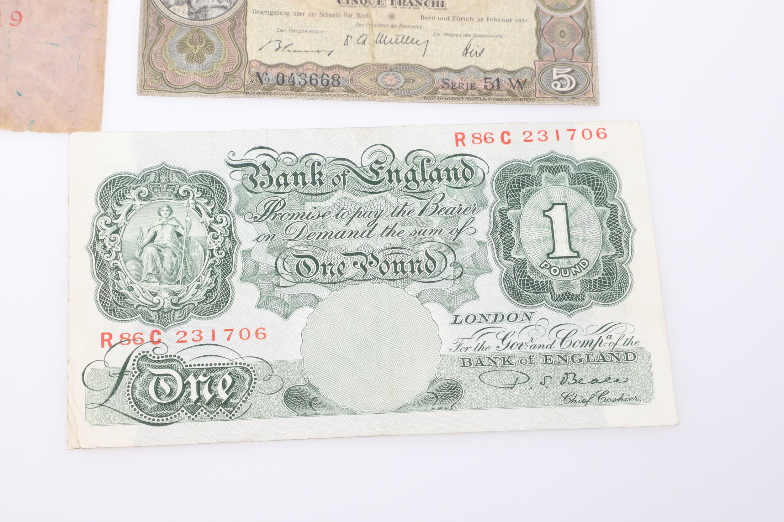 A SMALL COLLECTION OF BANKNOTES TO INCLUDE SEVENTEEN CONSECUTIVE TEN SHILLING NOTES. - Image 13 of 17