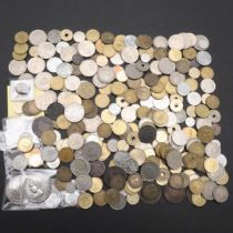 A COLLECTION OF WORLD COINS TO INCLUDE COINS FROM SPAIN AND OTHER COUNTRIES.