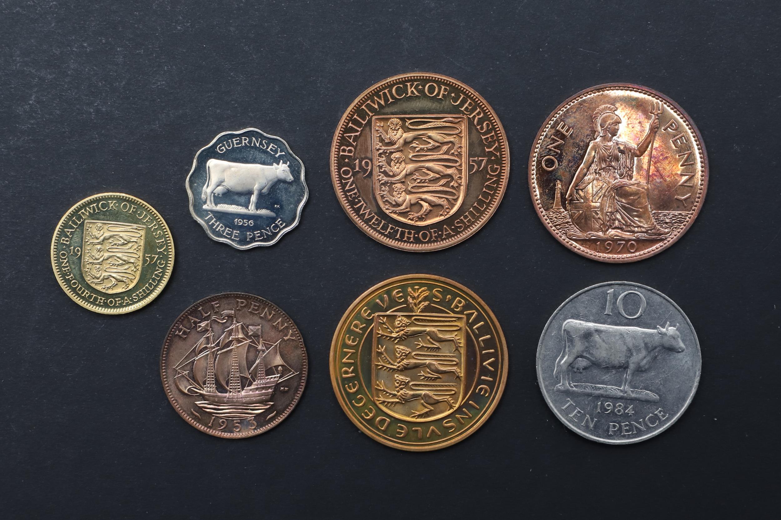 A SMALL COLLECTION OF GREAT BRITAIN AND CHANNEL ISLANDS PROOF COINS. - Bild 2 aus 3