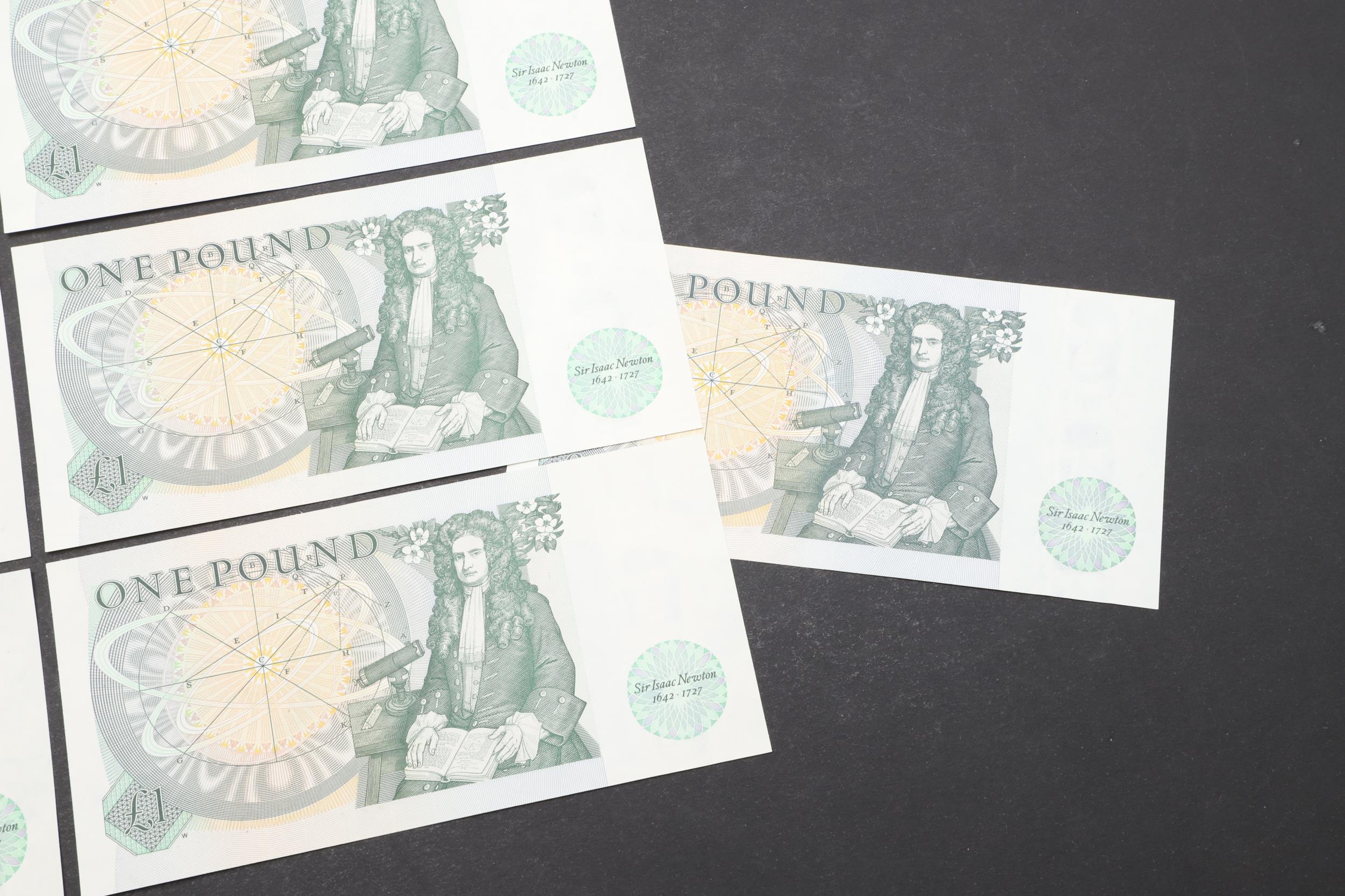 A COLLECTION OF 23 SERIES D ONE POUND NOTES TO INCLUDE CONSECUTIVE RUNS. - Bild 10 aus 10