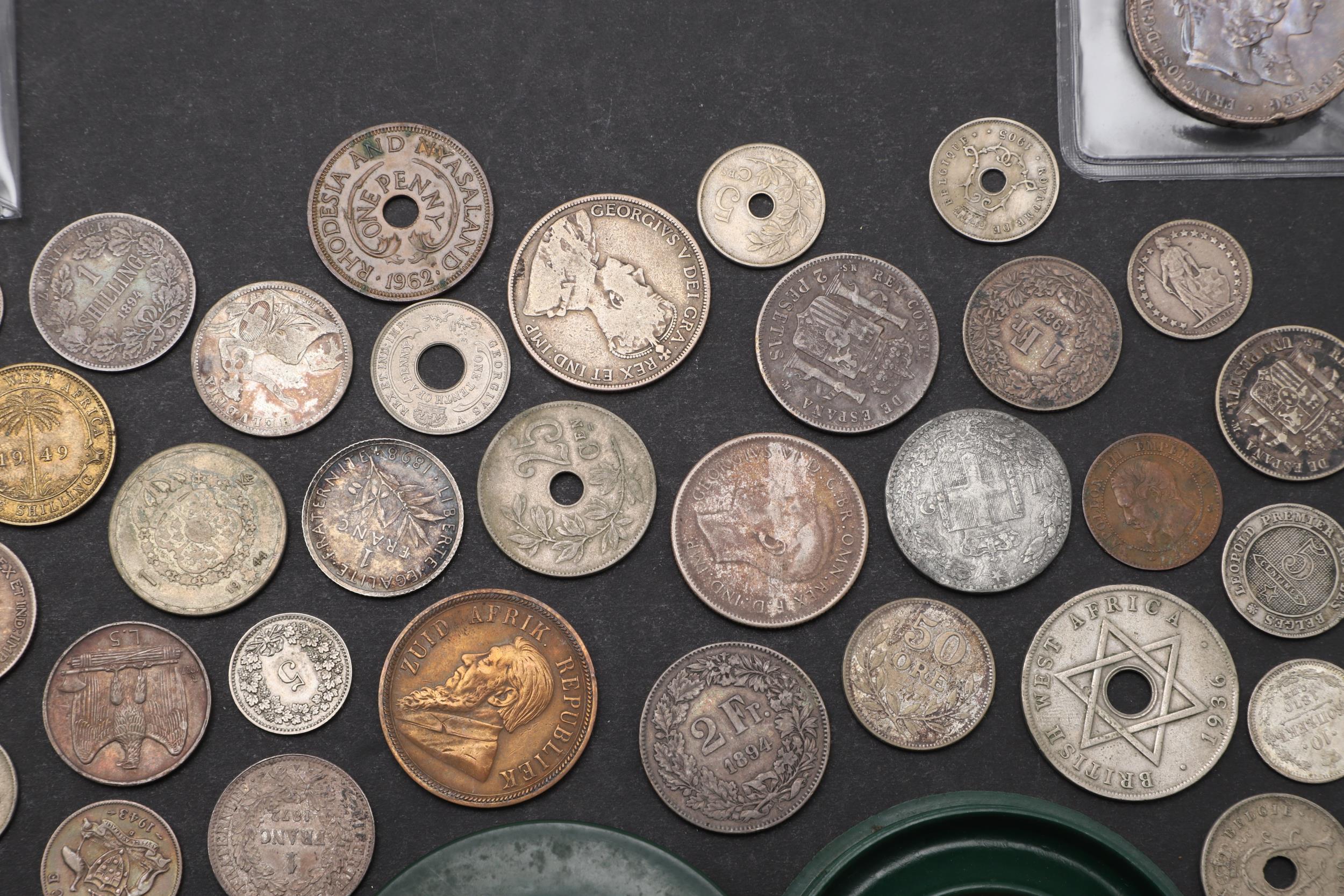 AN INTERESTING COLLECTION OF SOUTH AFRICAN AND OTHER WORLD COINS. - Image 5 of 7