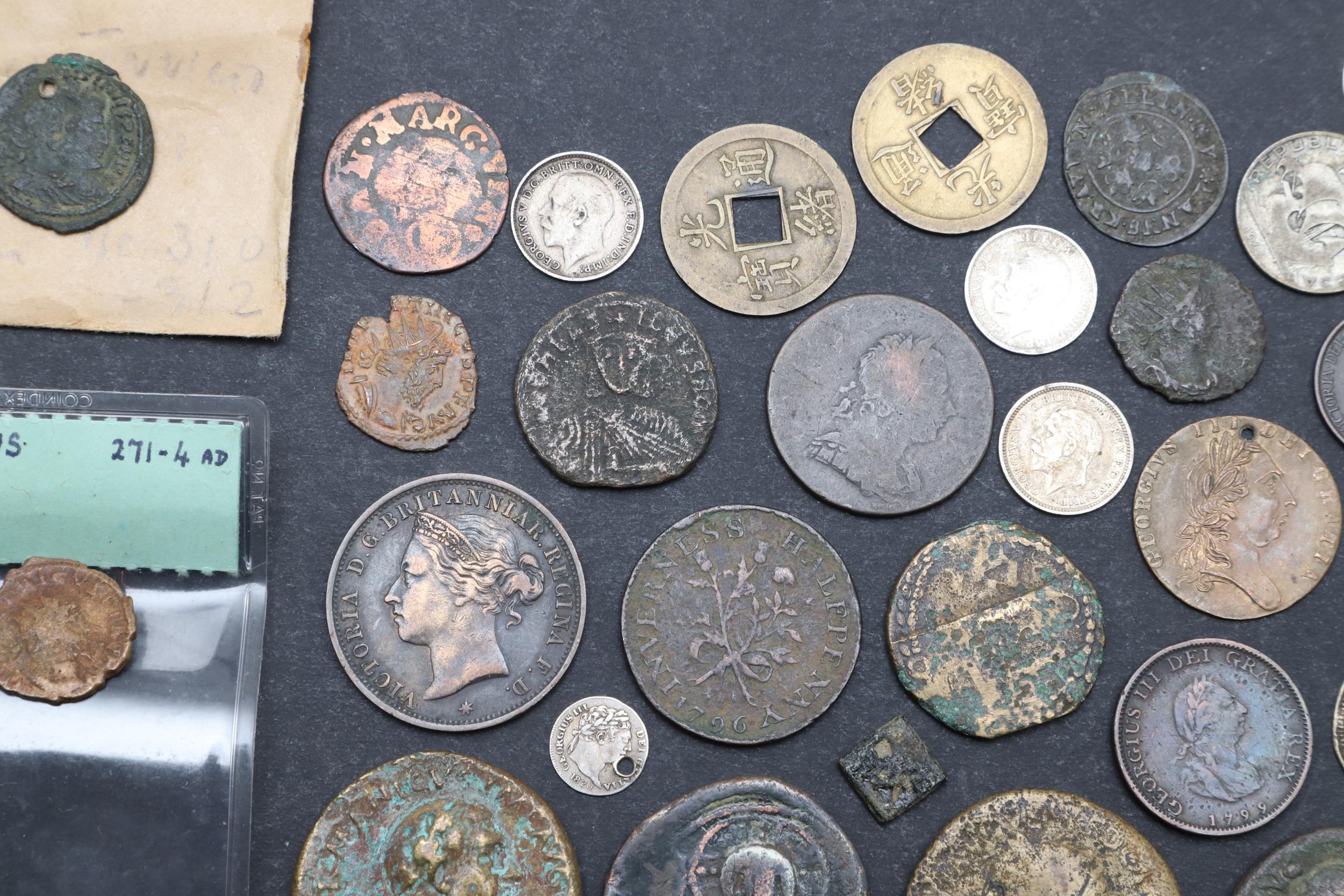 A SMALL COLLECTION OF COINS INCLUDING ROMAN, JETONS AND OTHERS. - Image 6 of 6